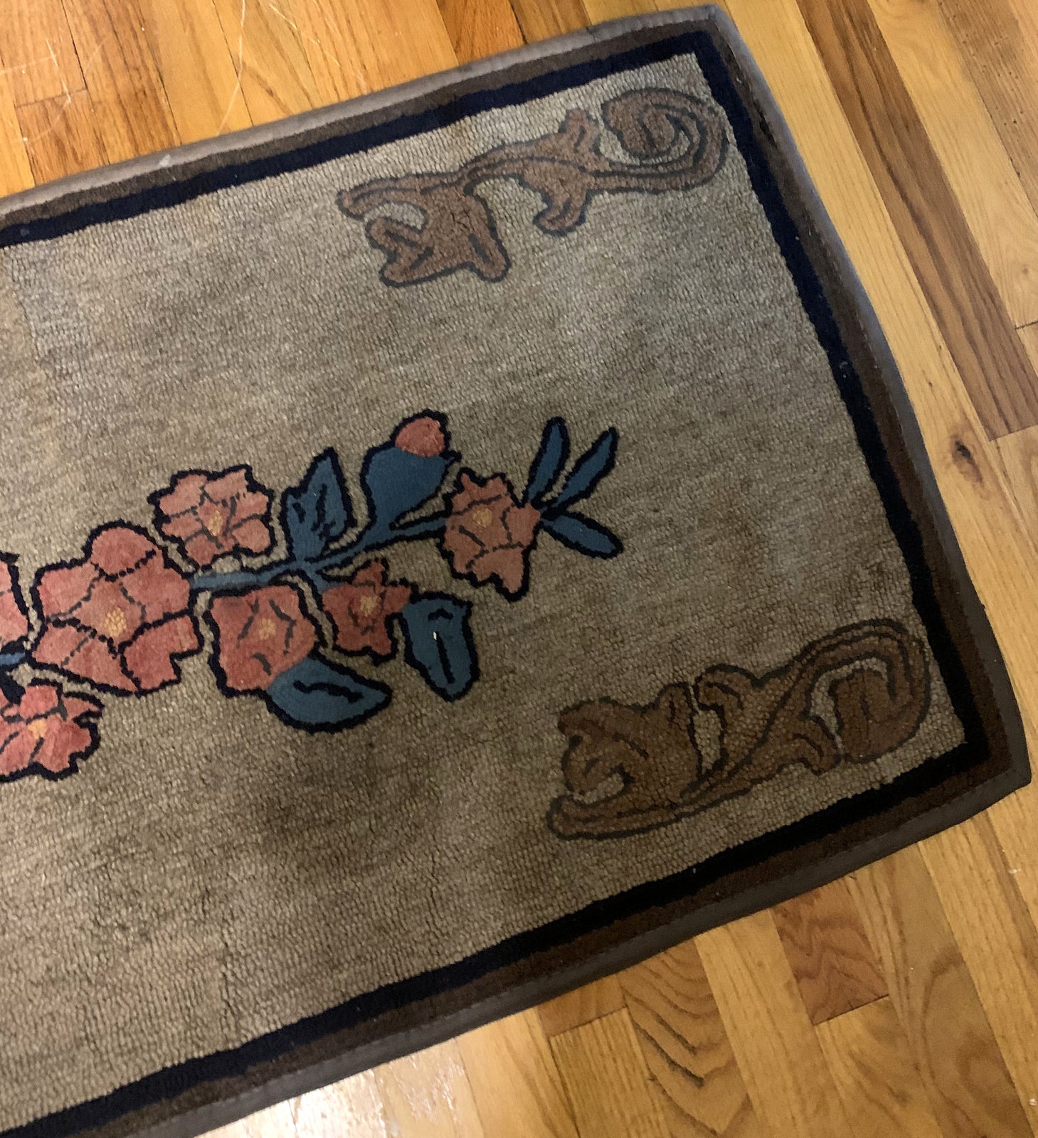 Handmade antique American Hooked rug 1900s