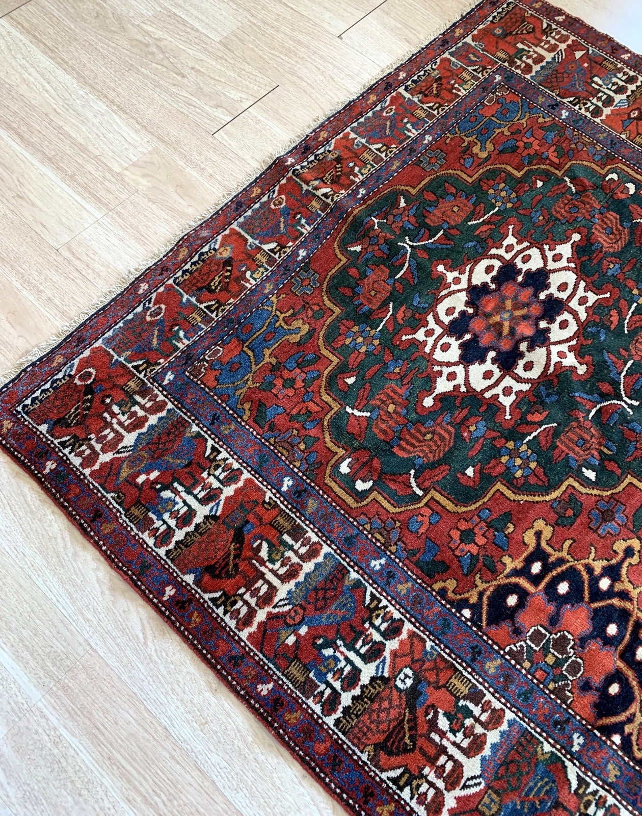 Handmade antique Middle Eastern Bakhtiari rug in original good condition. The rug is from the beginning of 20th century.
