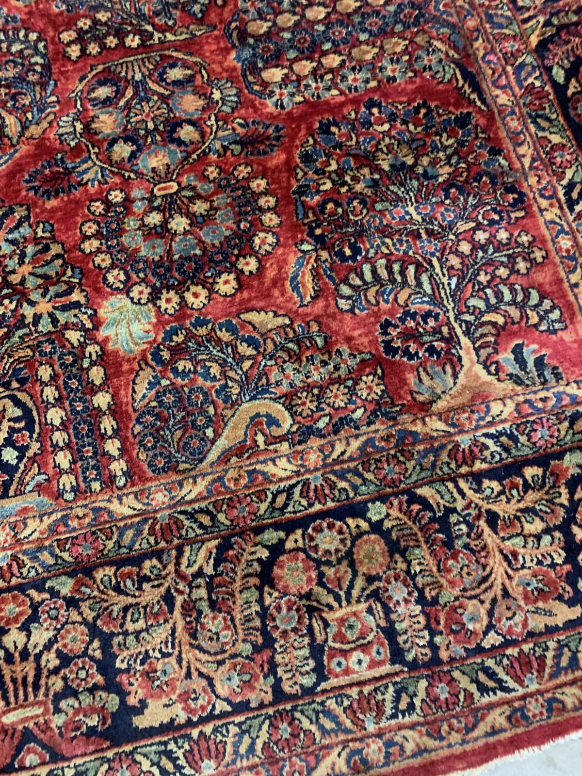 Handmade antique Persian Sarouk rug 1920s