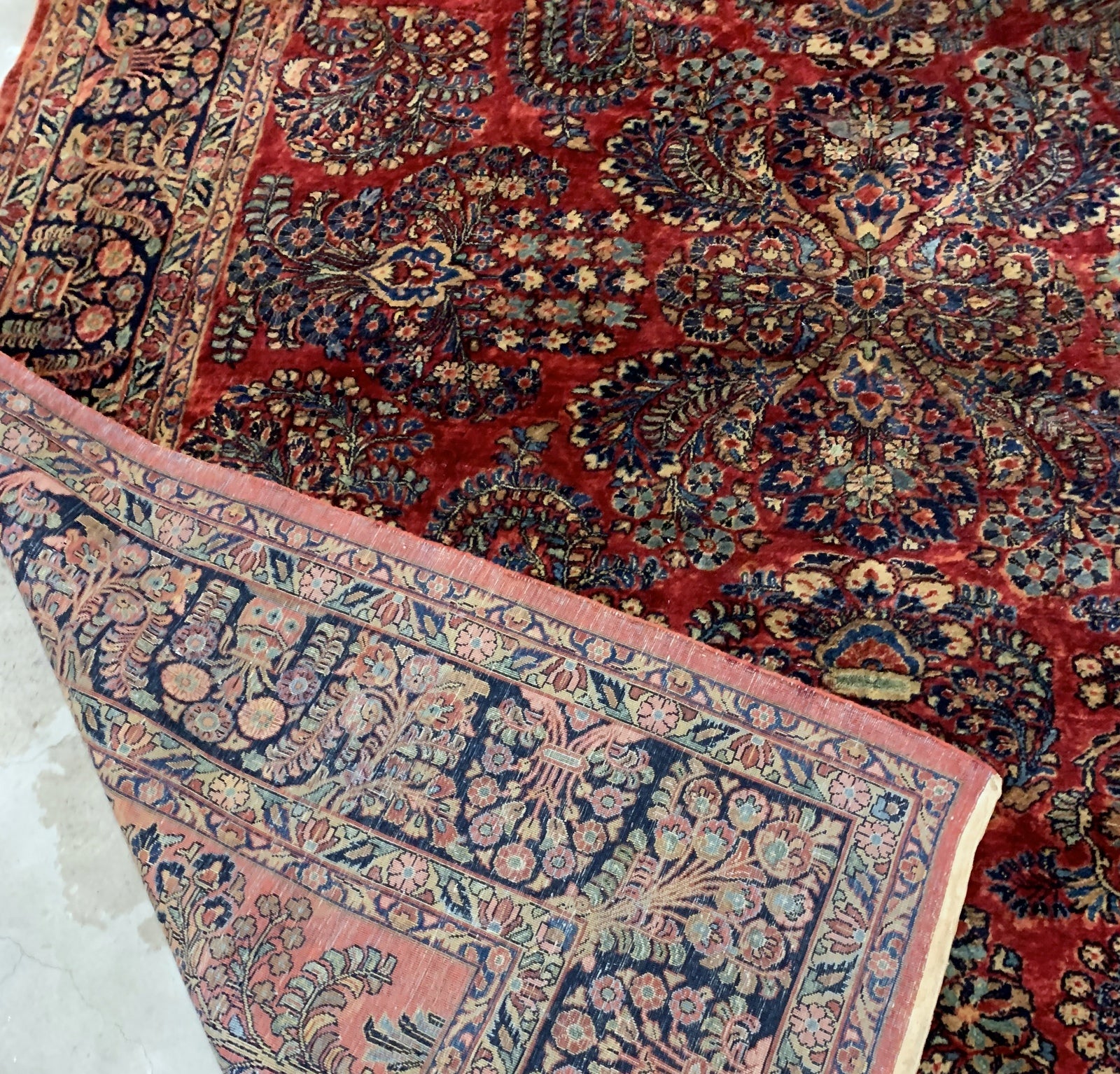 Handmade antique Persian Sarouk rug 1920s