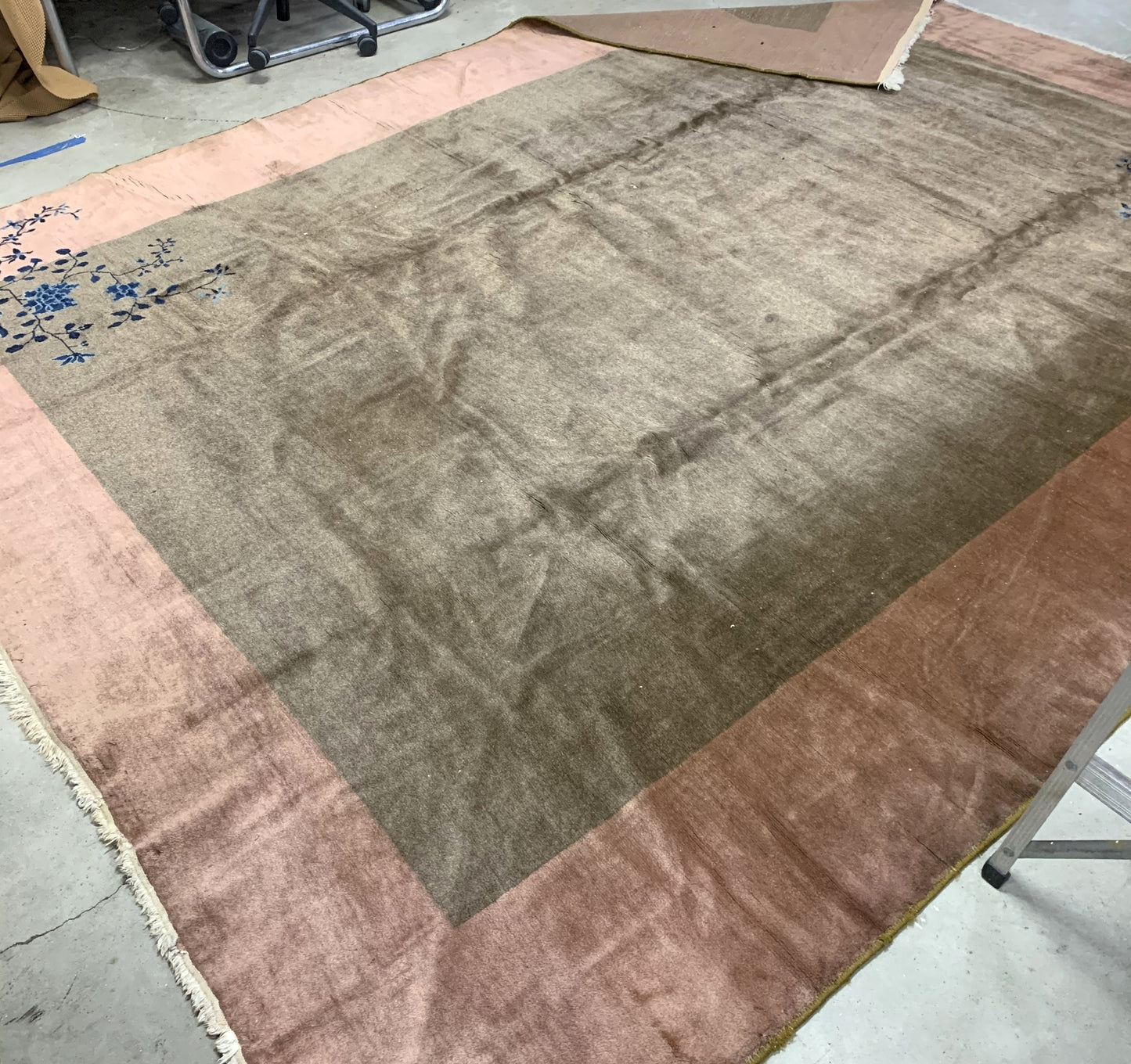Handmade antique Art Deco Chinese rug 1920s