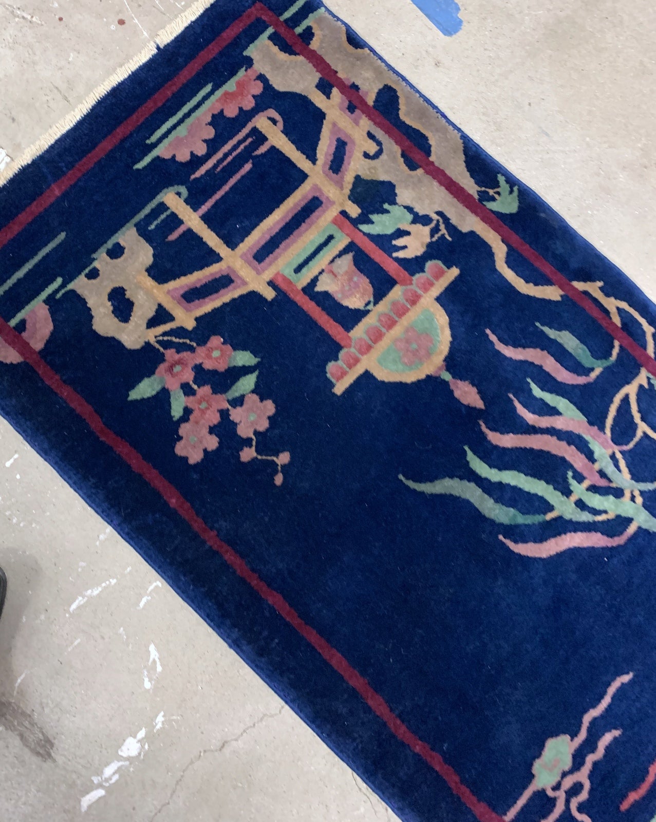 Handmade antique Art Deco Chinese rug 1920s