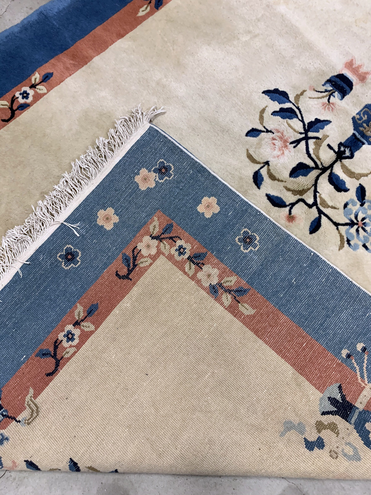 Handmade vintage Art Deco Chinese rug 1930s