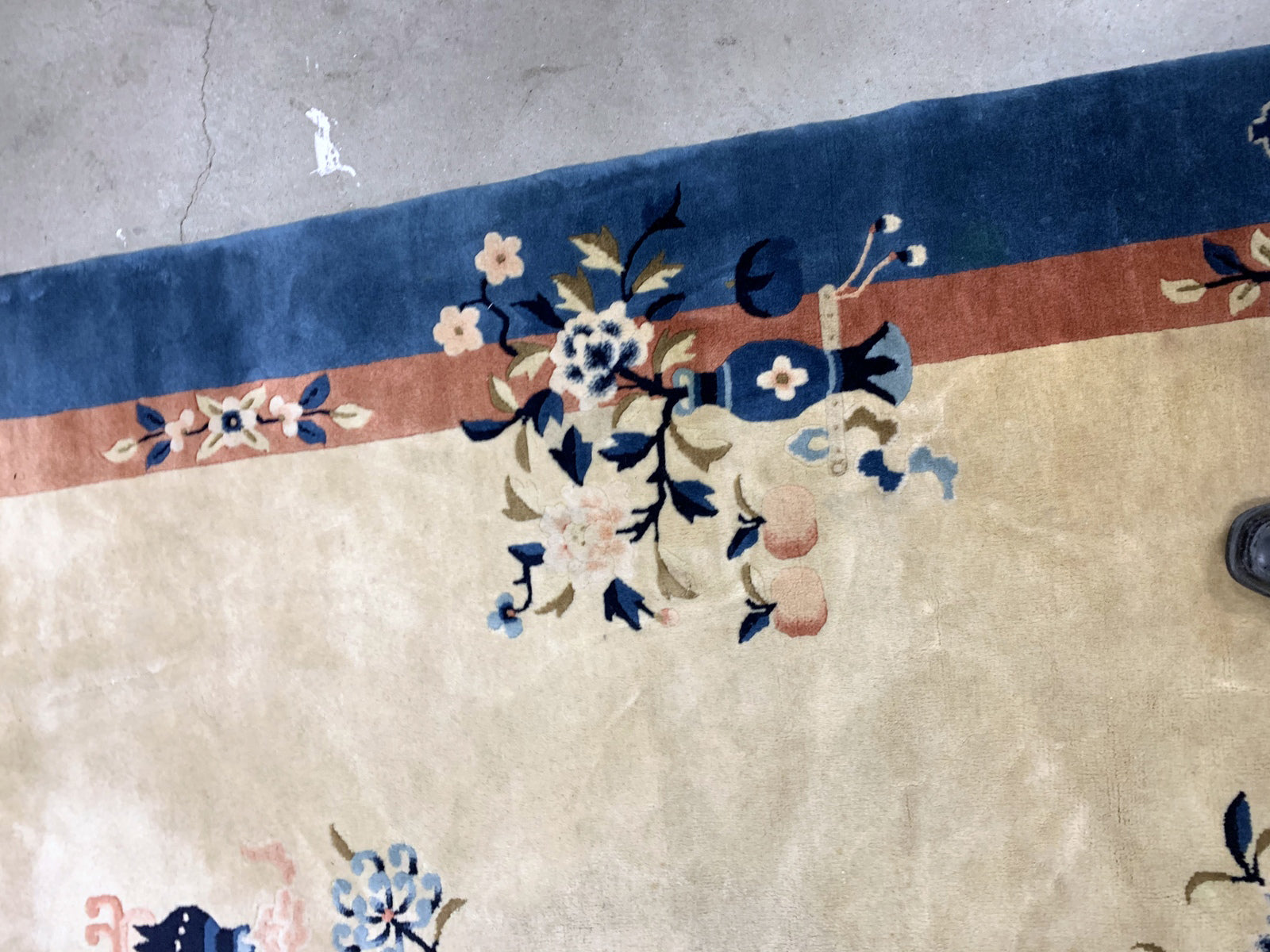 Handmade vintage Art Deco Chinese rug 1930s