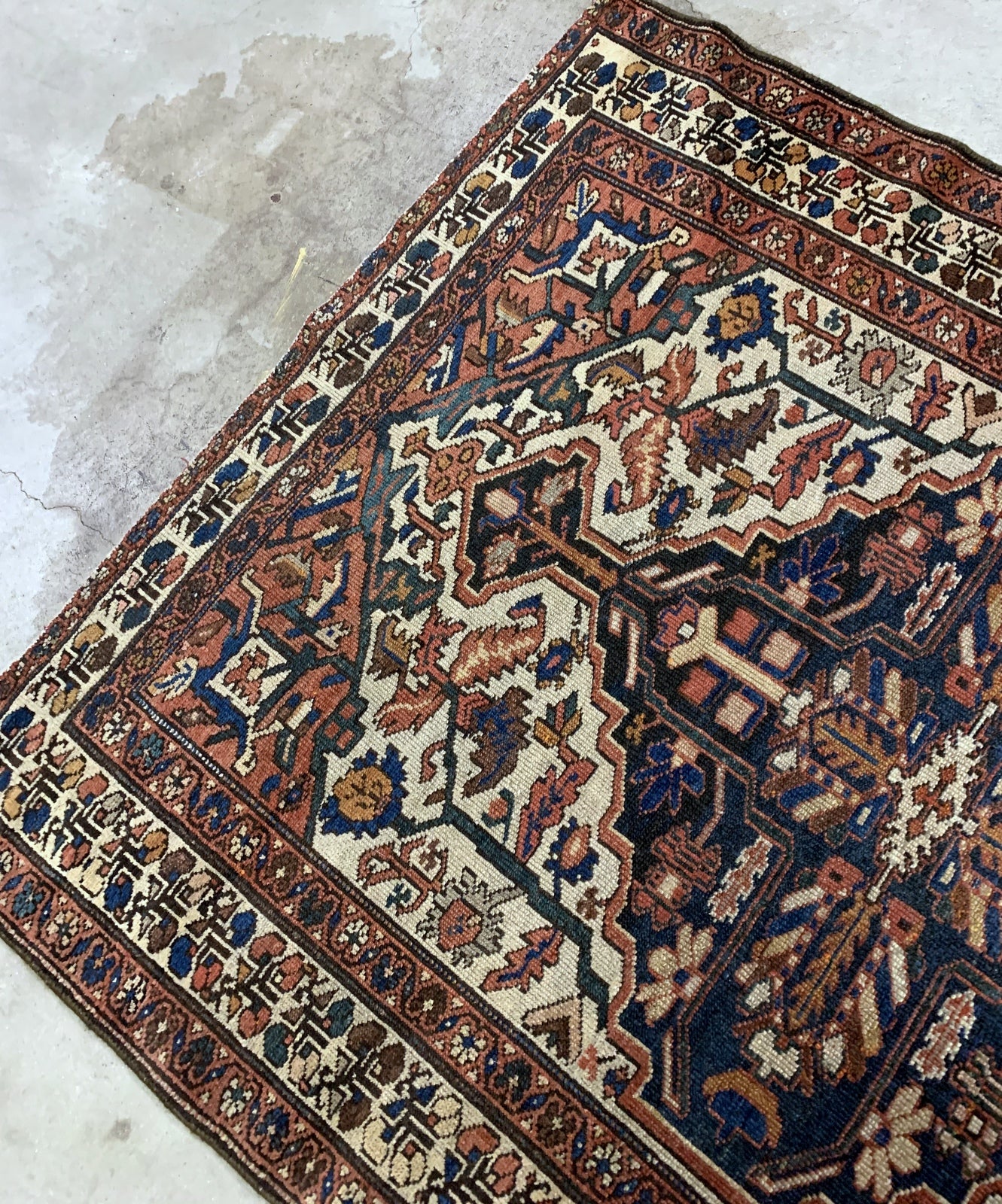 Handmade antique Middle Eastern Malayer rug in traditional design. The rug is from the beginning of 20th century in original good condition.