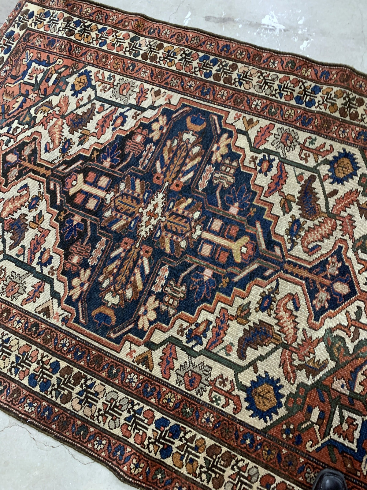 Handmade antique Middle Eastern Malayer rug in traditional design. The rug is from the beginning of 20th century in original good condition.