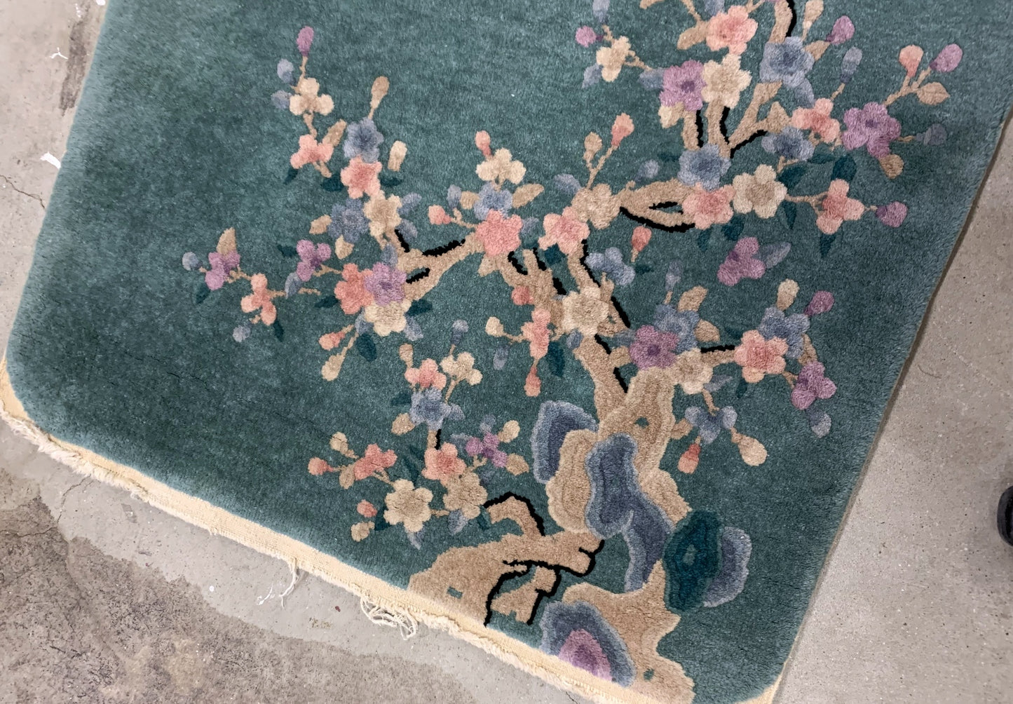 Handmade antique Art Deco Chinese rug in green shade with floral design. The rug is from the beginning of 20th century in original good condition. 
