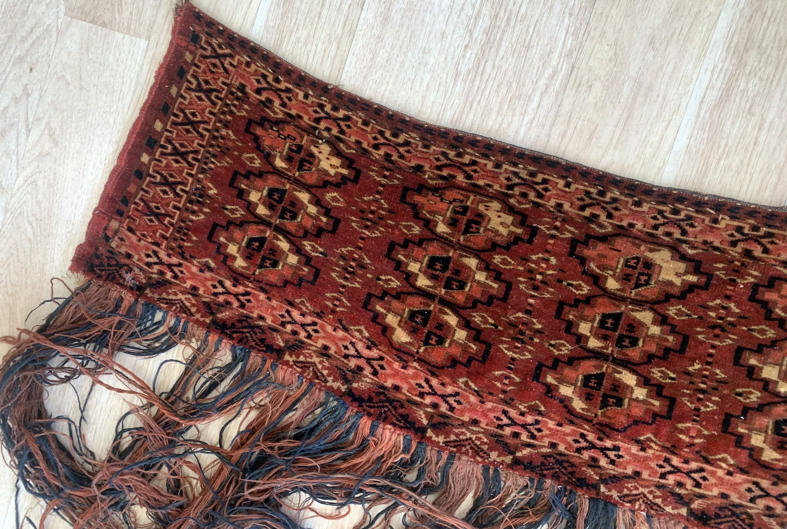 Handmade antique collectible Turkmen Tekke rug 1880s