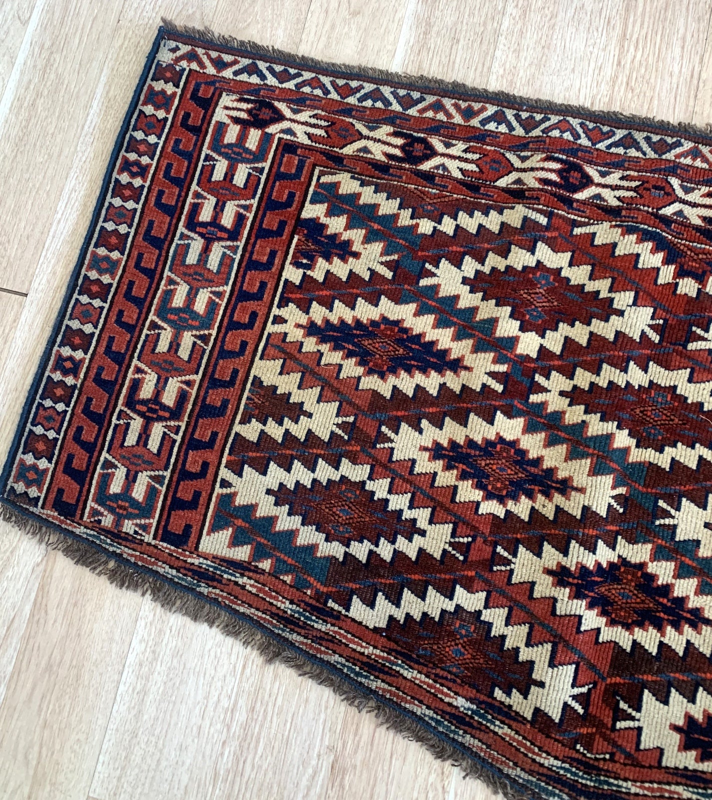 Handmade antique collectible Turkmen Asmalik rug 1870s