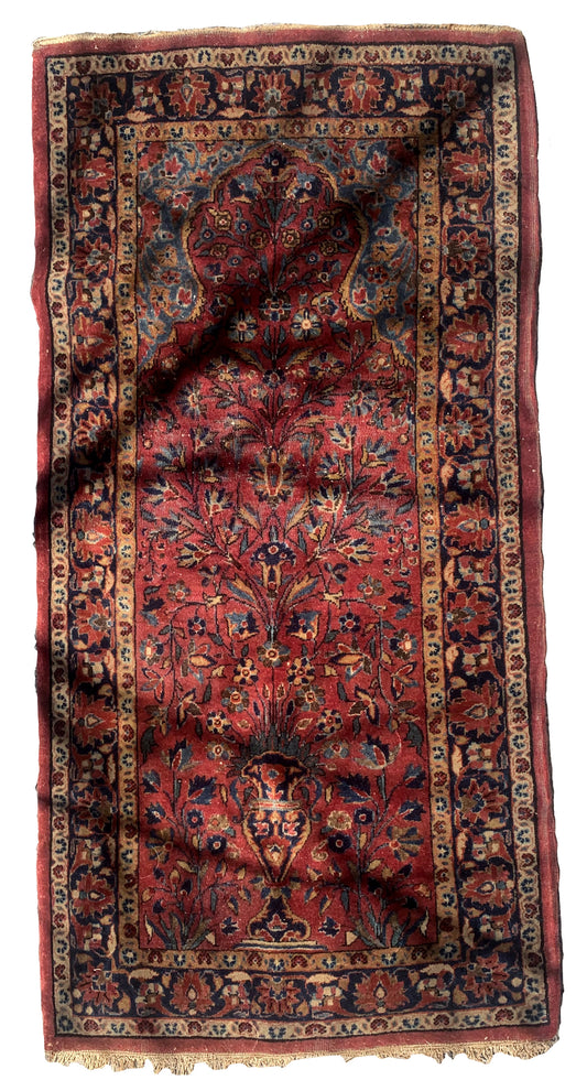 Handmade antique Persian Sarouk prayer rug 1920s