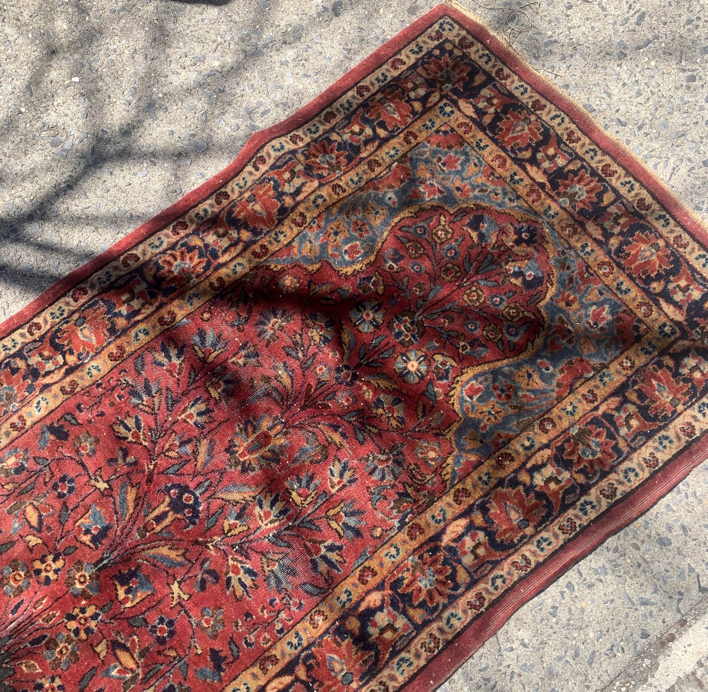 Handmade antique Persian Sarouk prayer rug 1920s