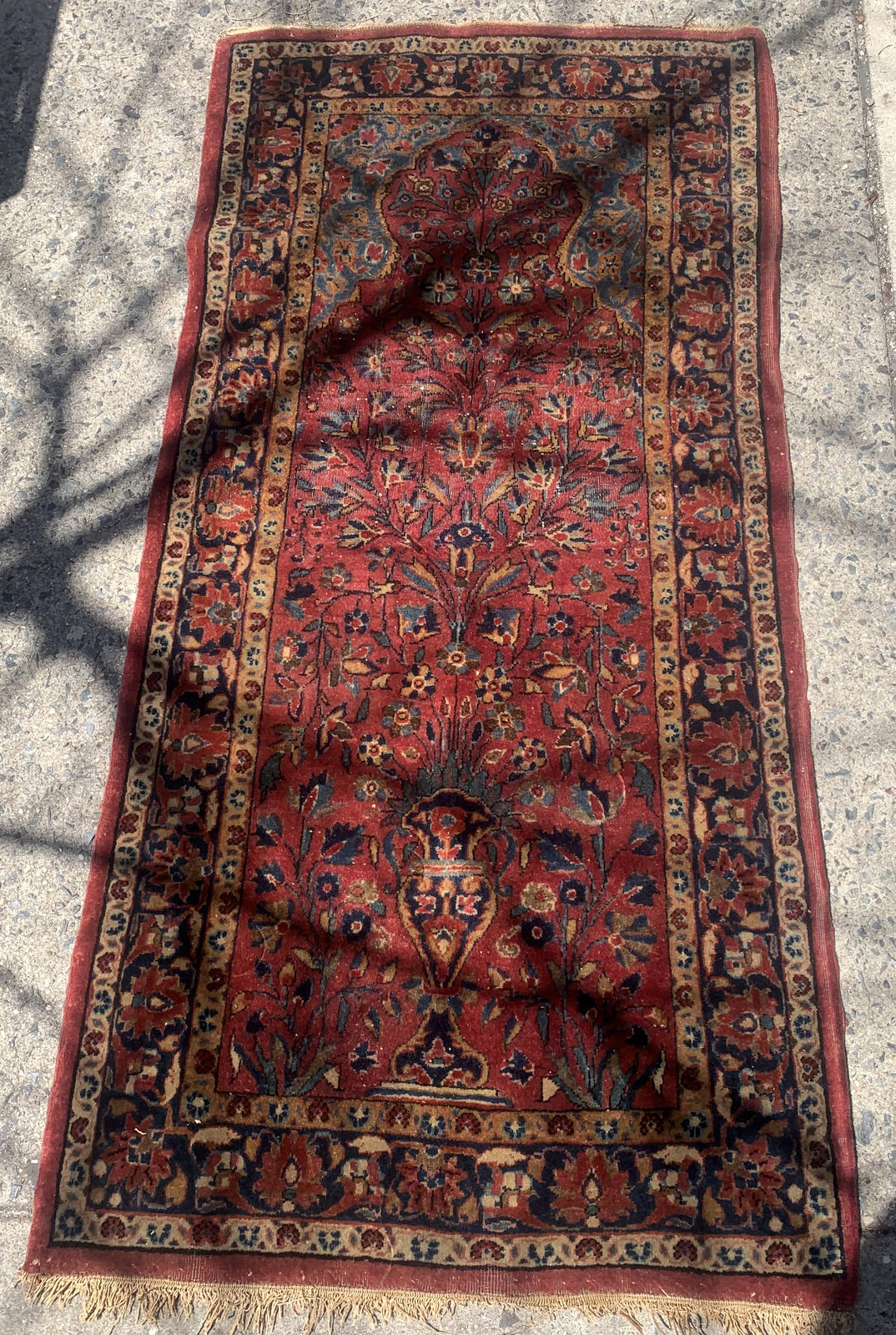 Handmade antique Persian Sarouk prayer rug 1920s