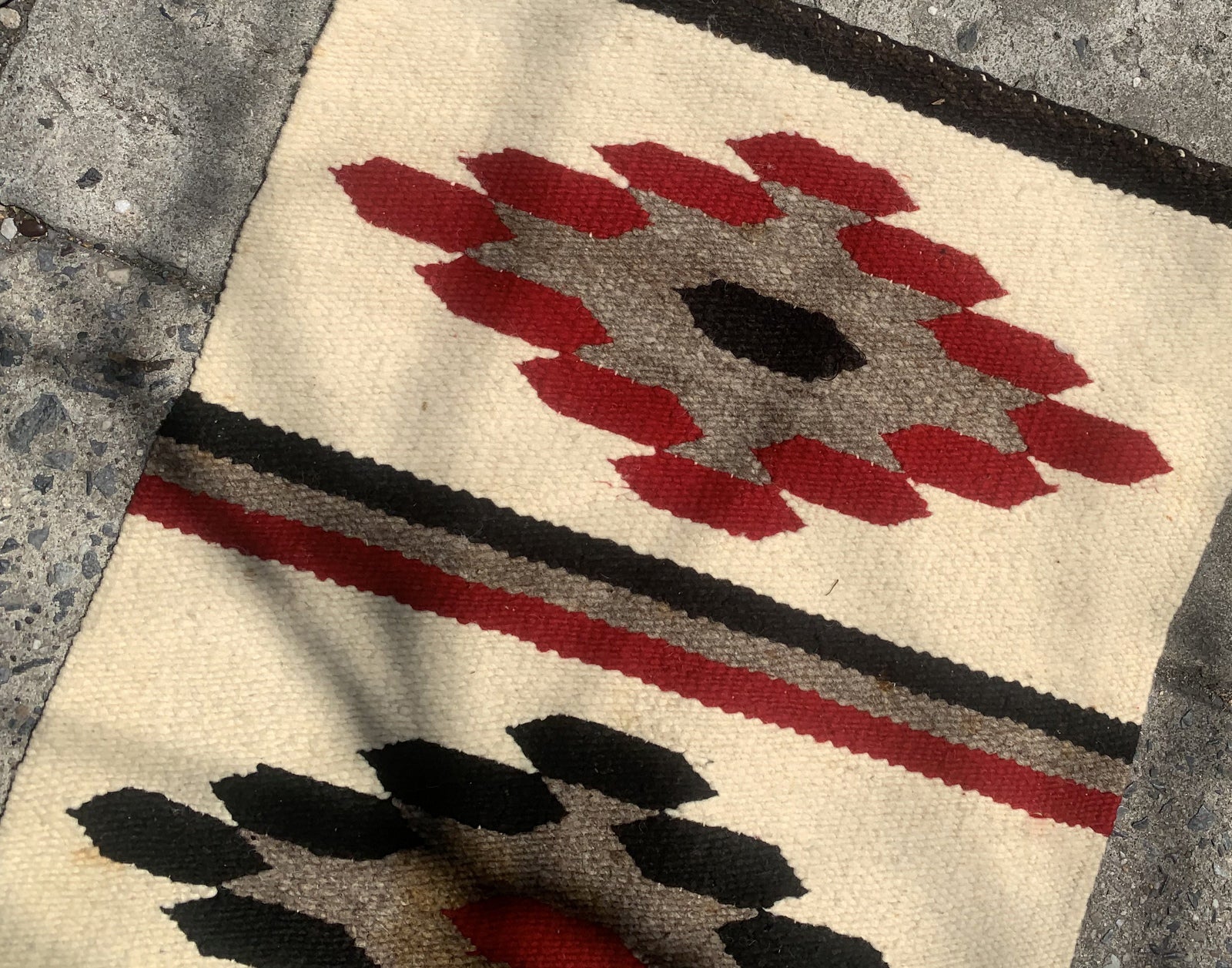 Handmade antique Native American Navajo rug in white color. The rug is from the beginning of 20th century in original condition, it has some age discolorations.
