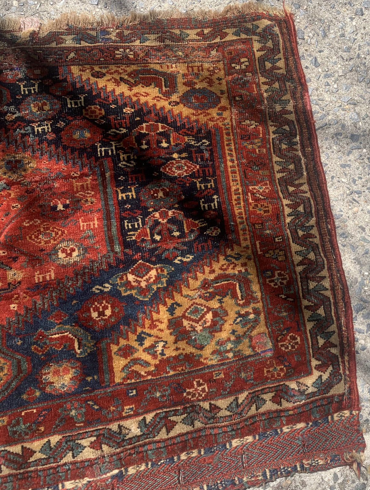 Handmade antique Persian collectible Gashkai bagface. The rug is from the end of 19th century in original condition, it has some signs of age.