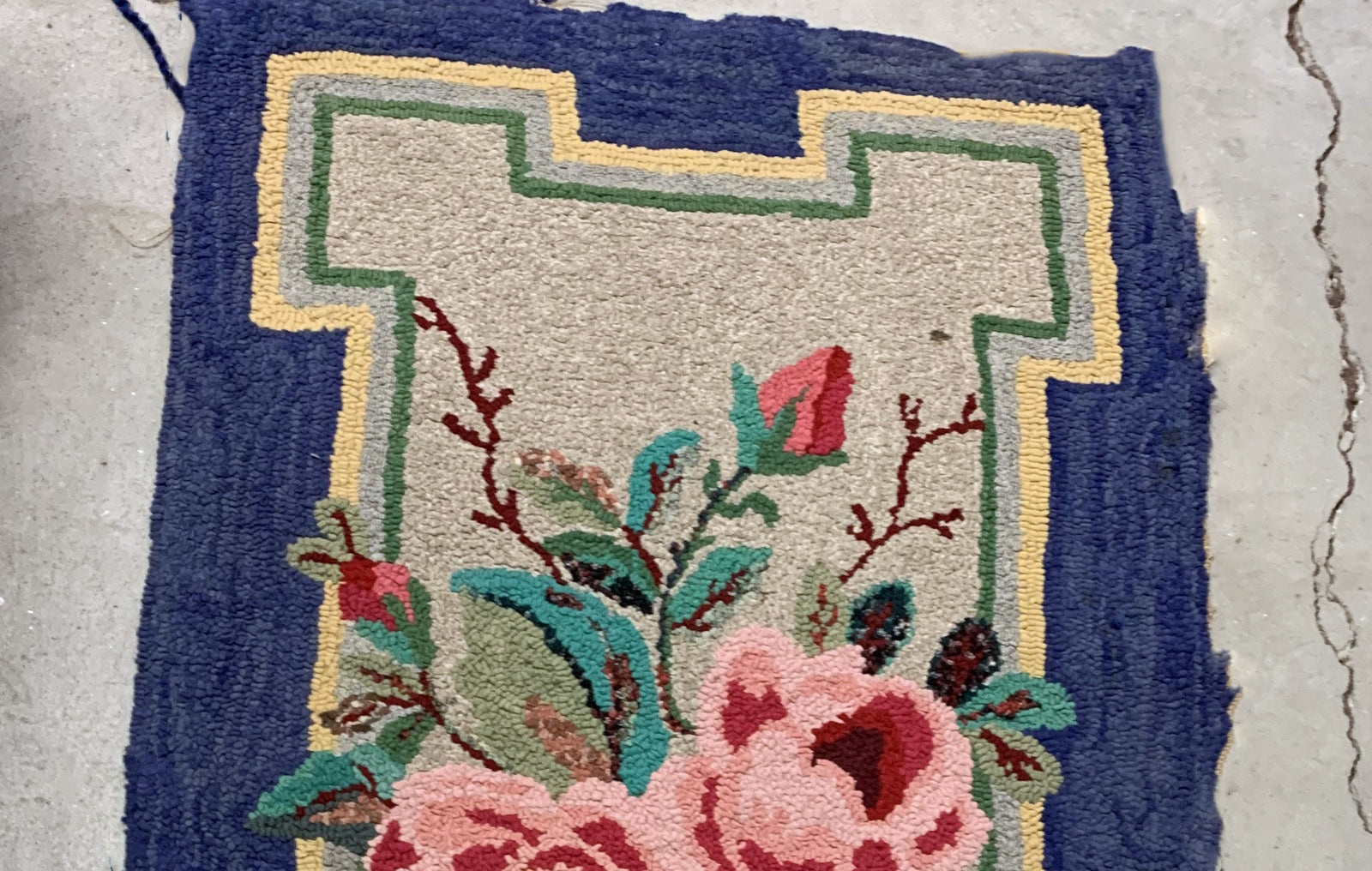Handmade antique American Hooked rug 1920s