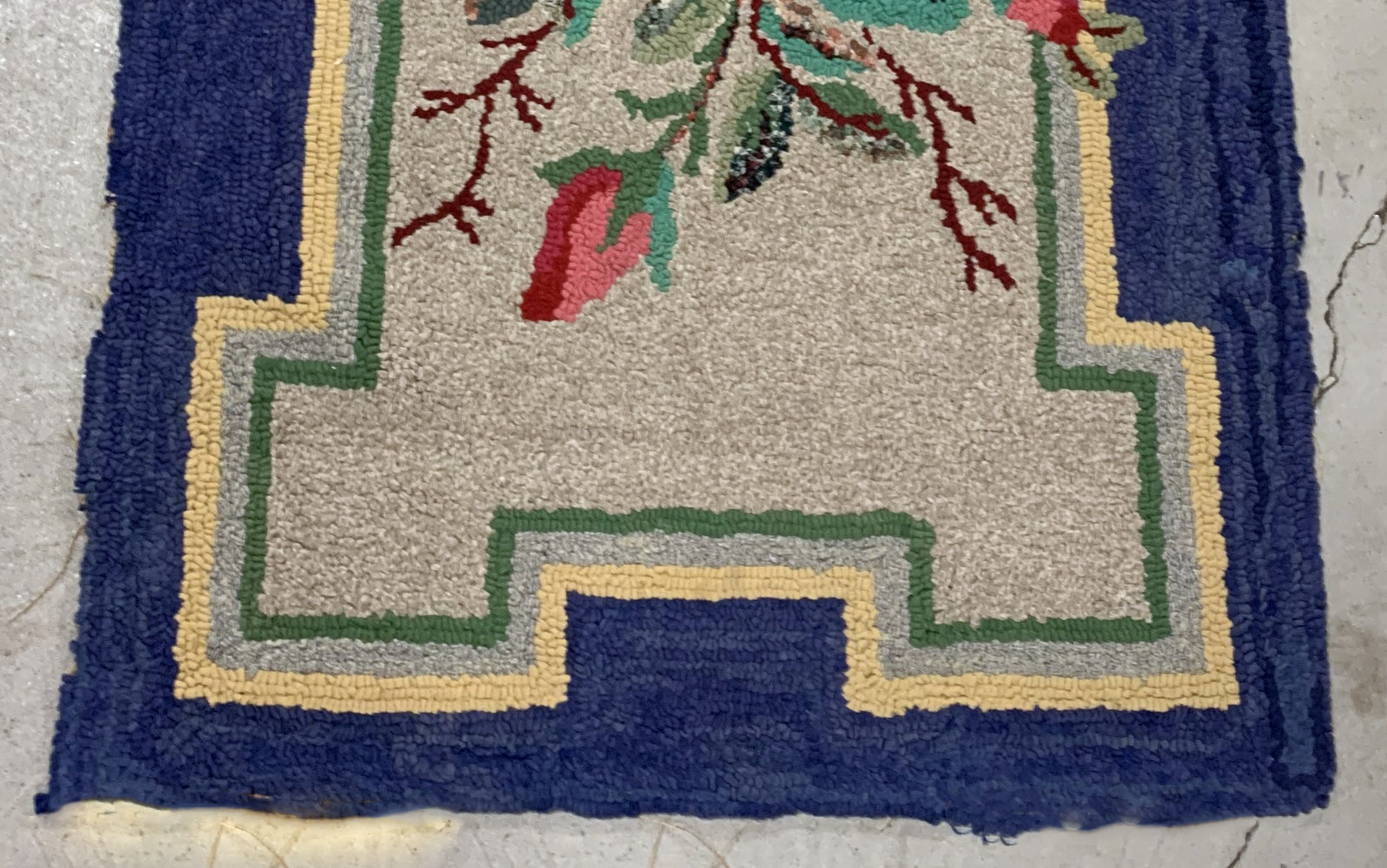 Handmade antique American Hooked rug 1920s