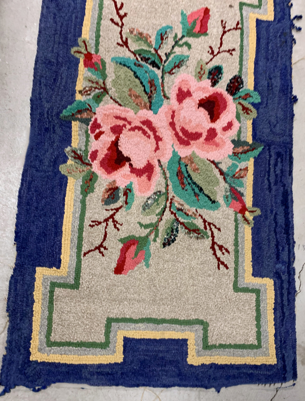 Handmade antique American Hooked rug 1920s
