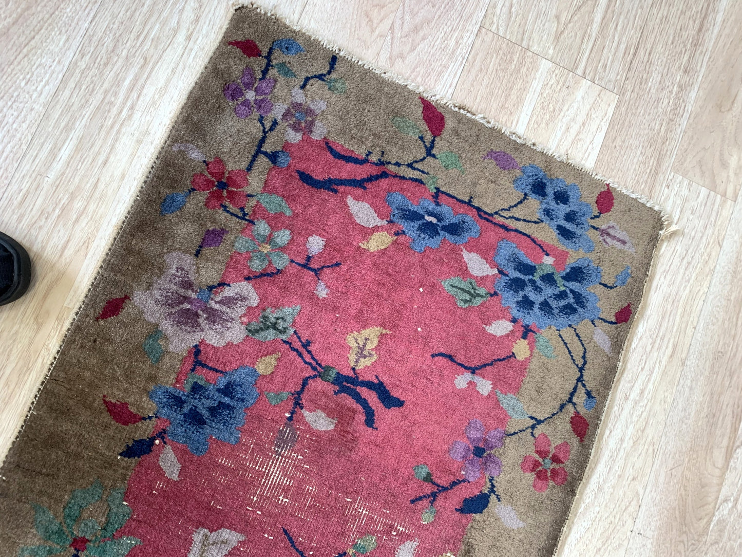 Authentic Chinese rug with large flowers and intricate craftsmanship in Art Deco style.