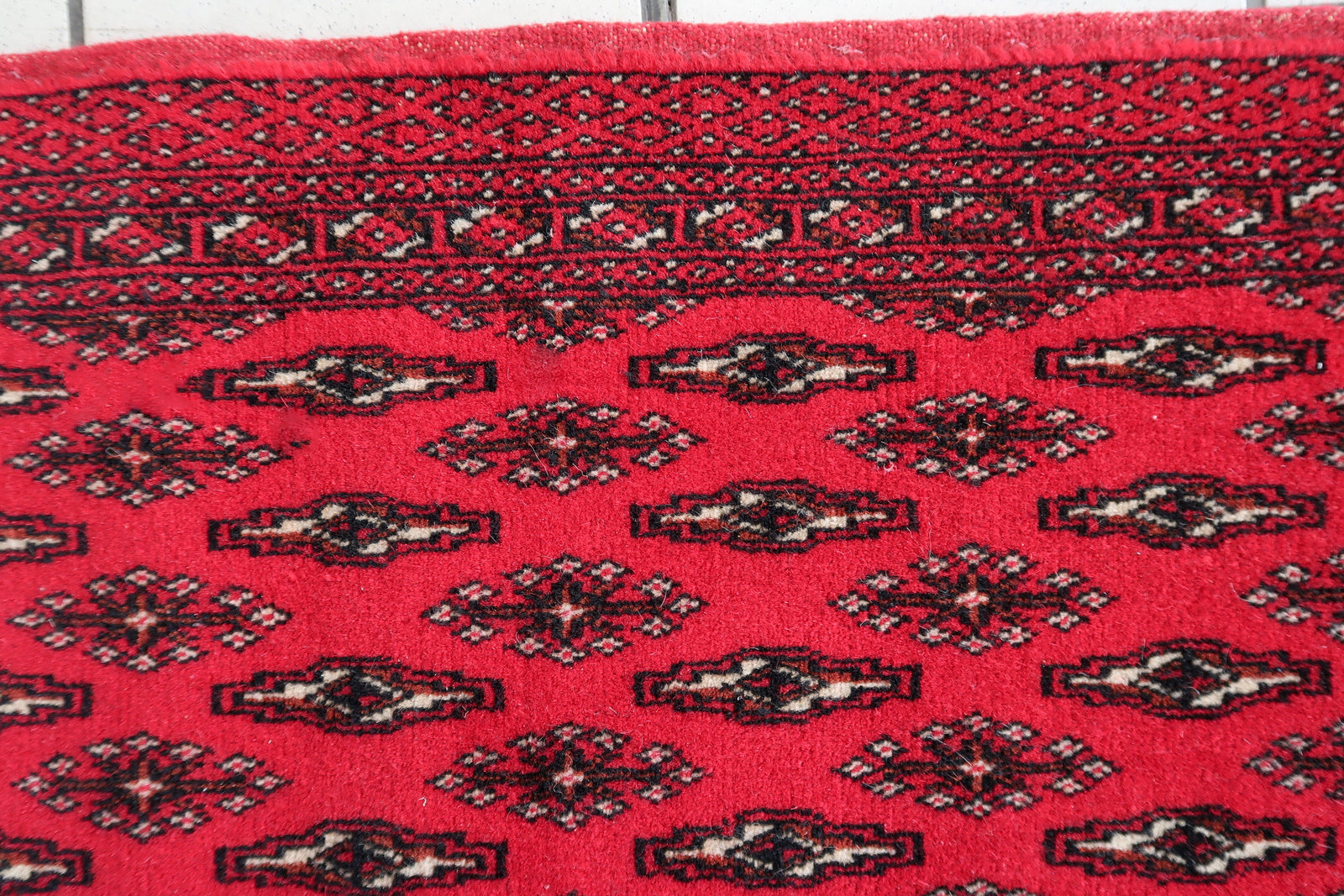 Handmade vintage Turkmen Tekke salt bag in bright red color. The rug has been made in the end of 20th century in original good condition.