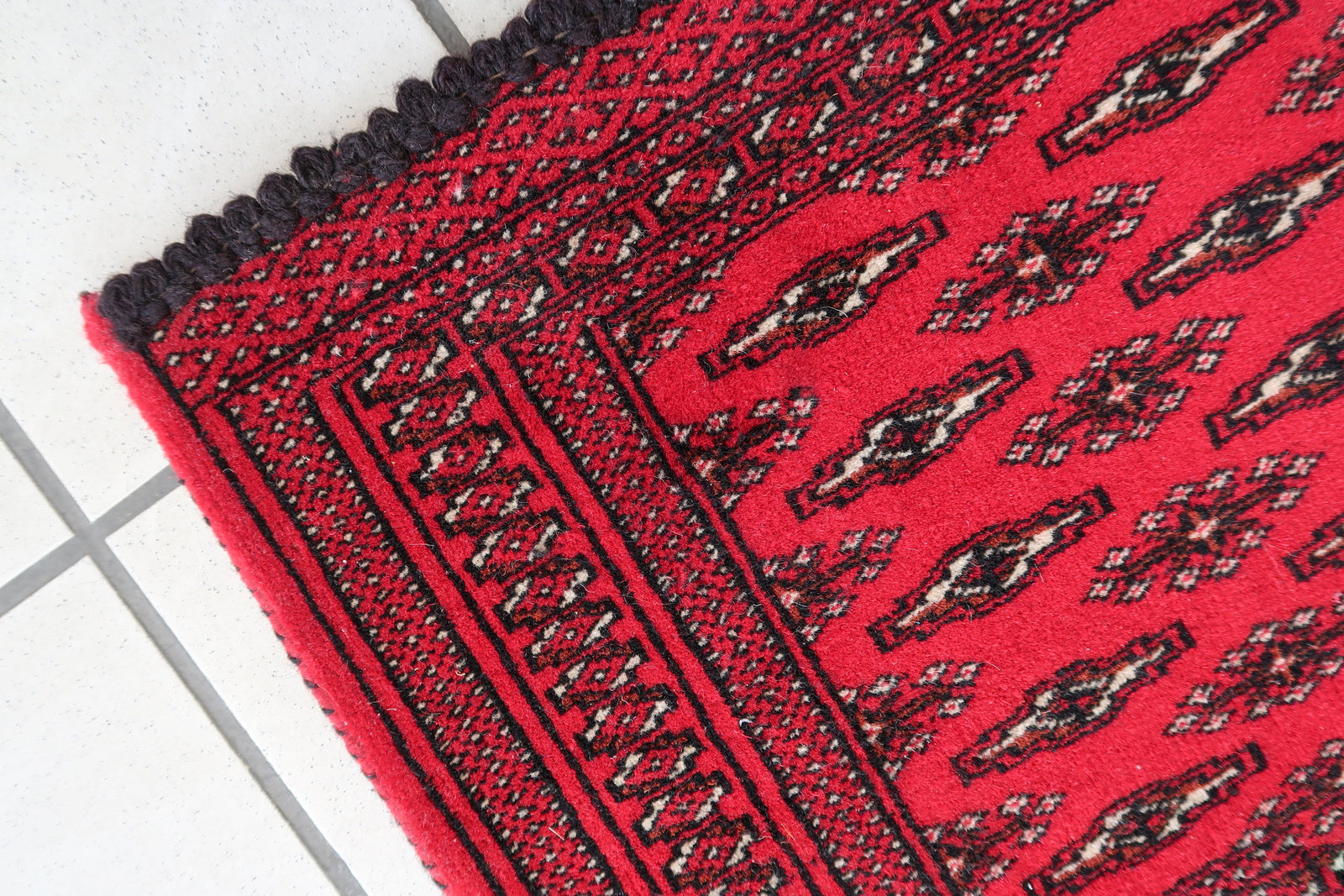 Handmade vintage Turkmen Tekke salt bag in bright red color. The rug has been made in the end of 20th century in original good condition.
