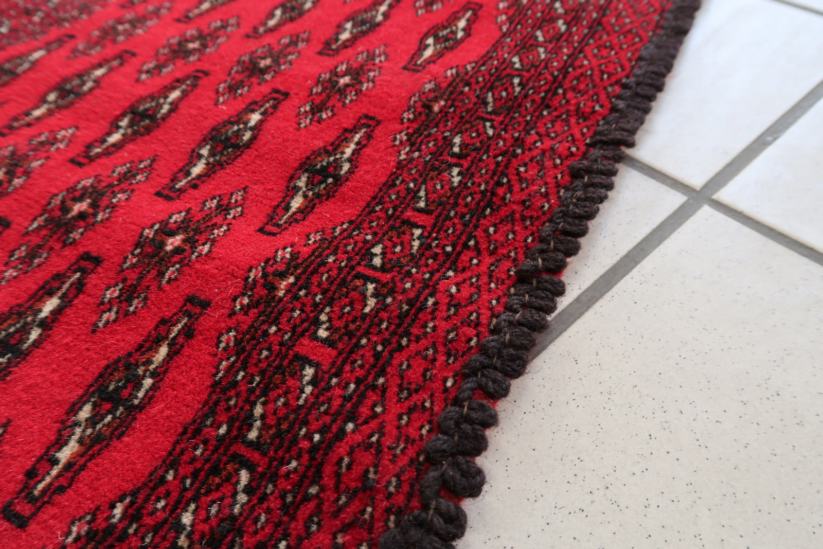 Handmade vintage Turkmen Tekke salt bag in bright red color. The rug has been made in the end of 20th century in original good condition.