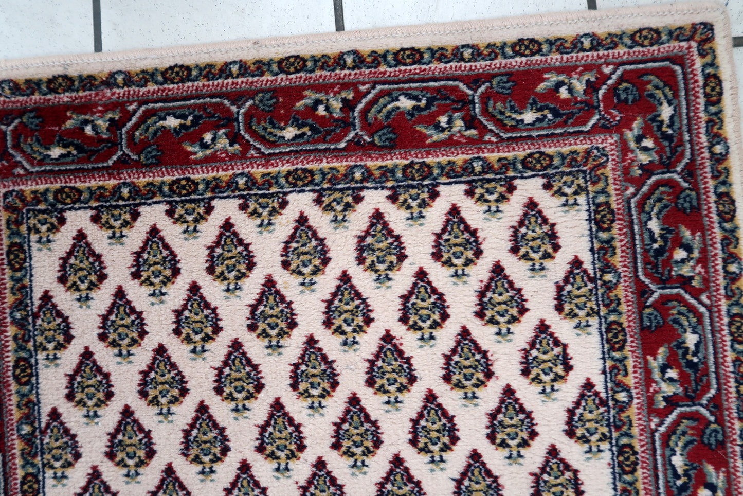 Vintage rug from Italy made in Persian Seraband design. The rug is in original good condition from the end of 20th century. It is machine made piece.