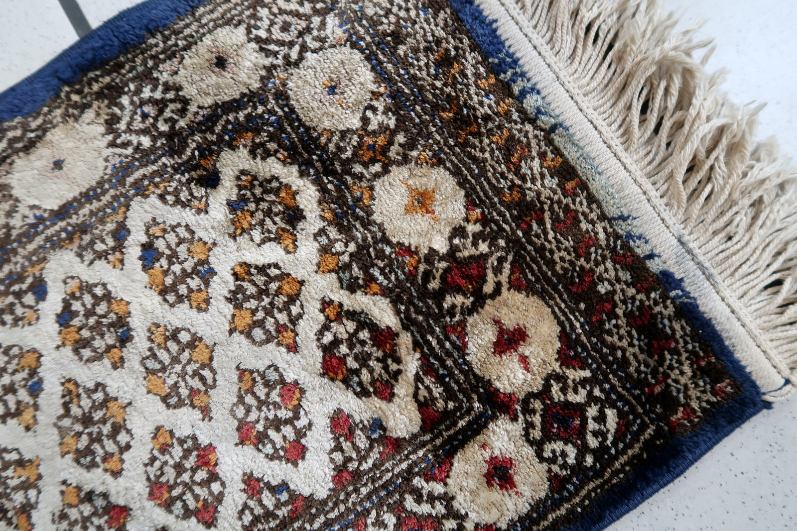 Vintage Turkish silk mat from Turkey with Sivas design. The rug is from the end of 20th century in original good condition. 