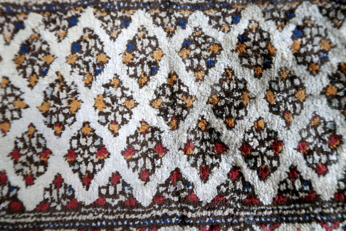 Vintage Turkish silk mat from Turkey with Sivas design. The rug is from the end of 20th century in original good condition. 