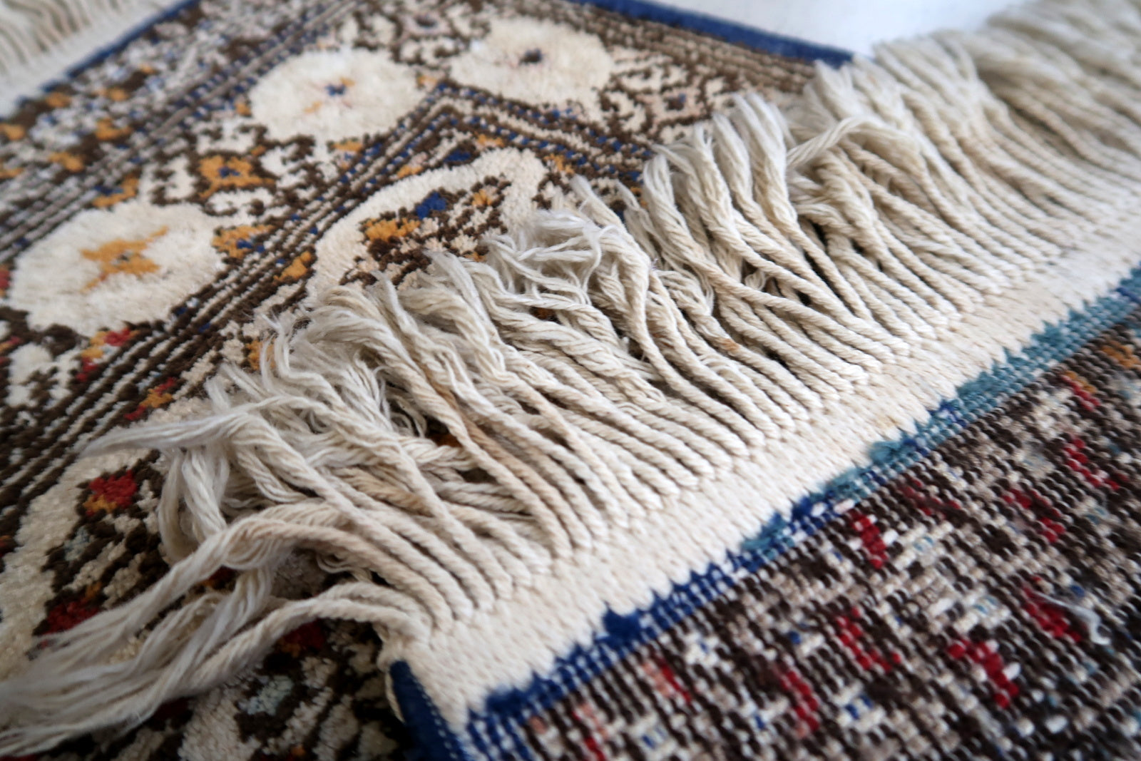Vintage Turkish silk mat from Turkey with Sivas design. The rug is from the end of 20th century in original good condition. 