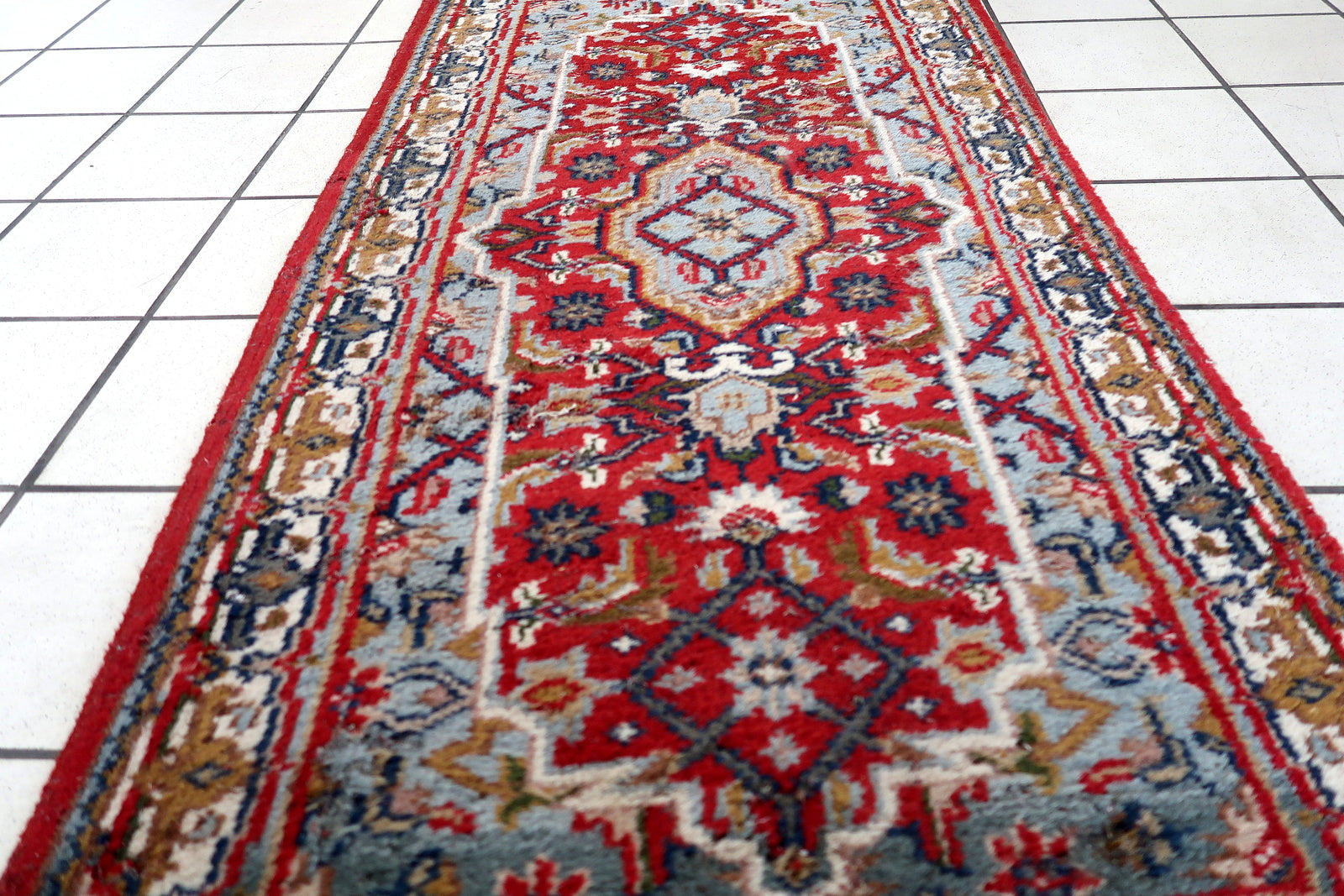 Handmade vintage Persian Hamadan rug with medallion design. The rug is in original condition from the end of 20th century, it has some signs of age.