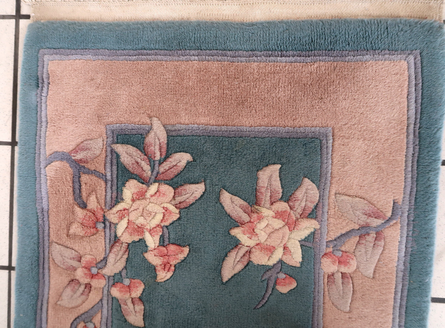 Handmade vintage Art Deco Chinese rug 1970s
