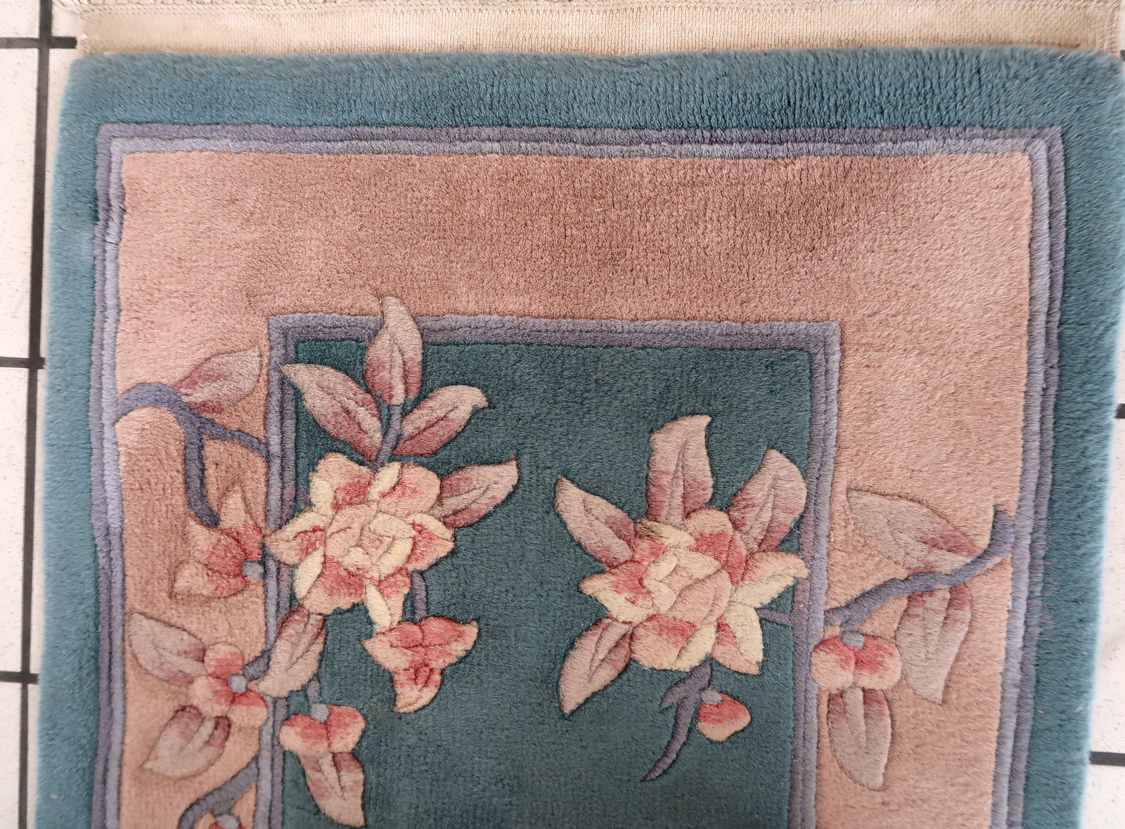 Handmade vintage Art Deco Chinese rug 1970s