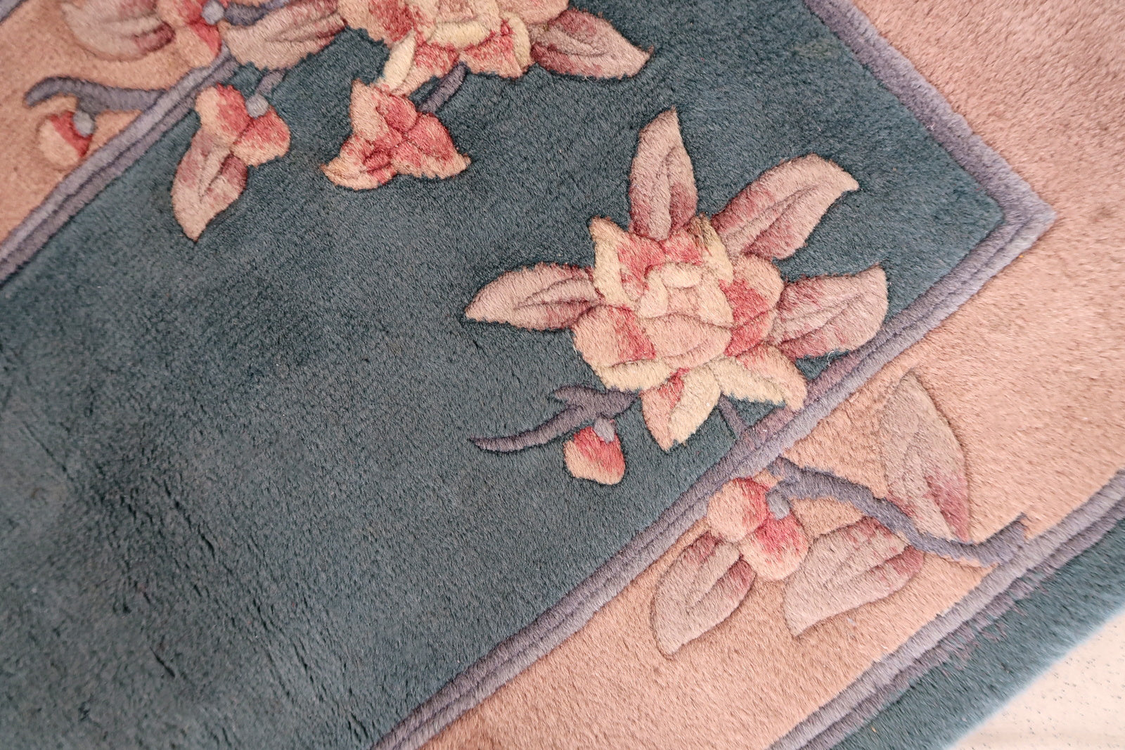 Handmade vintage Art Deco Chinese rug 1970s