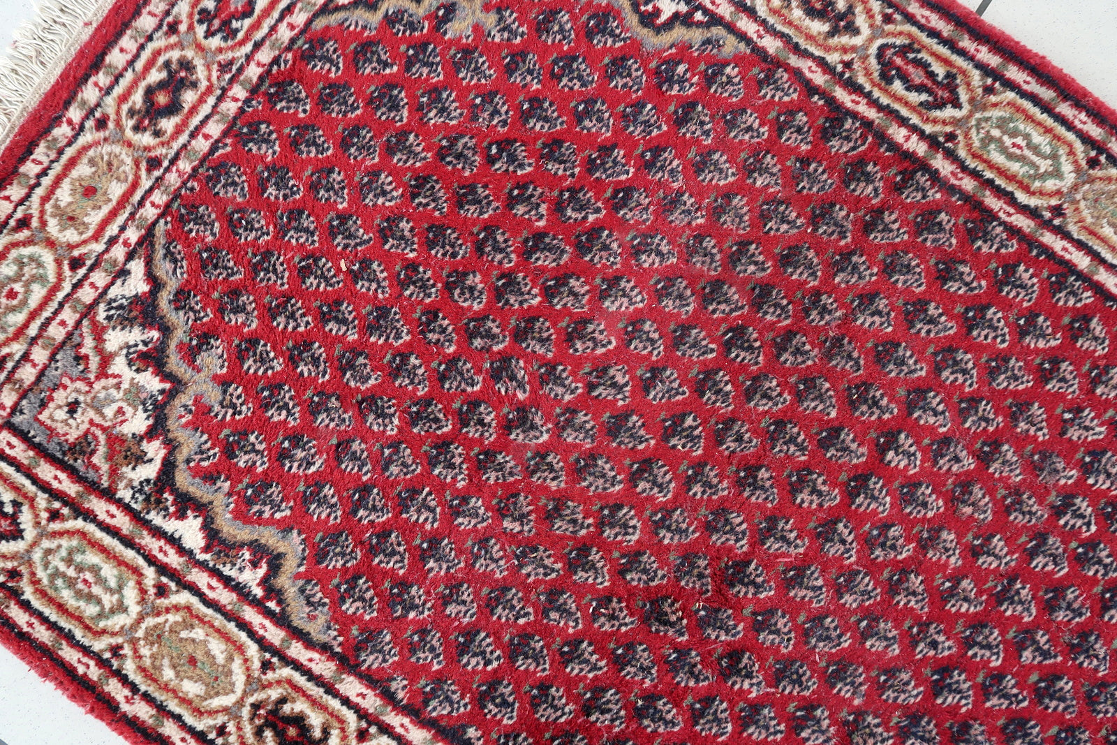 Handmade vintage Indian Seraband rug in traditional all-over design. The rug is form the end of 20th century in original good condition.
