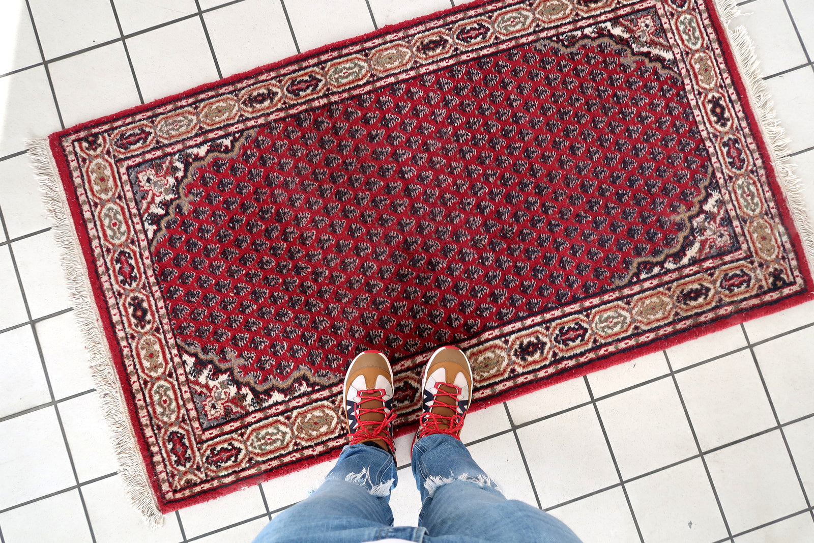 Handmade vintage Indian Seraband rug in traditional all-over design. The rug is form the end of 20th century in original good condition.