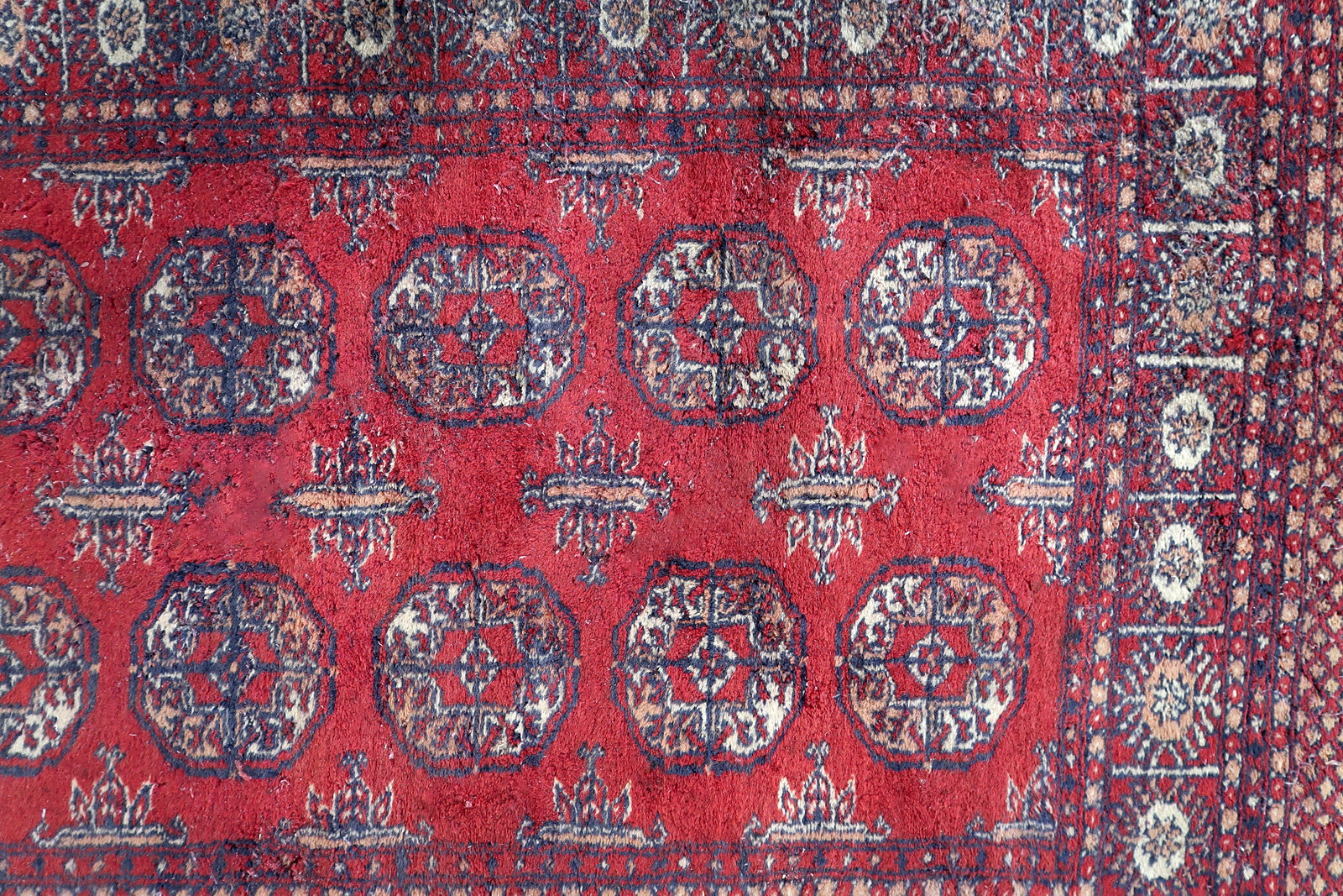 Handmade vintage Indian Seraband rug 1950s