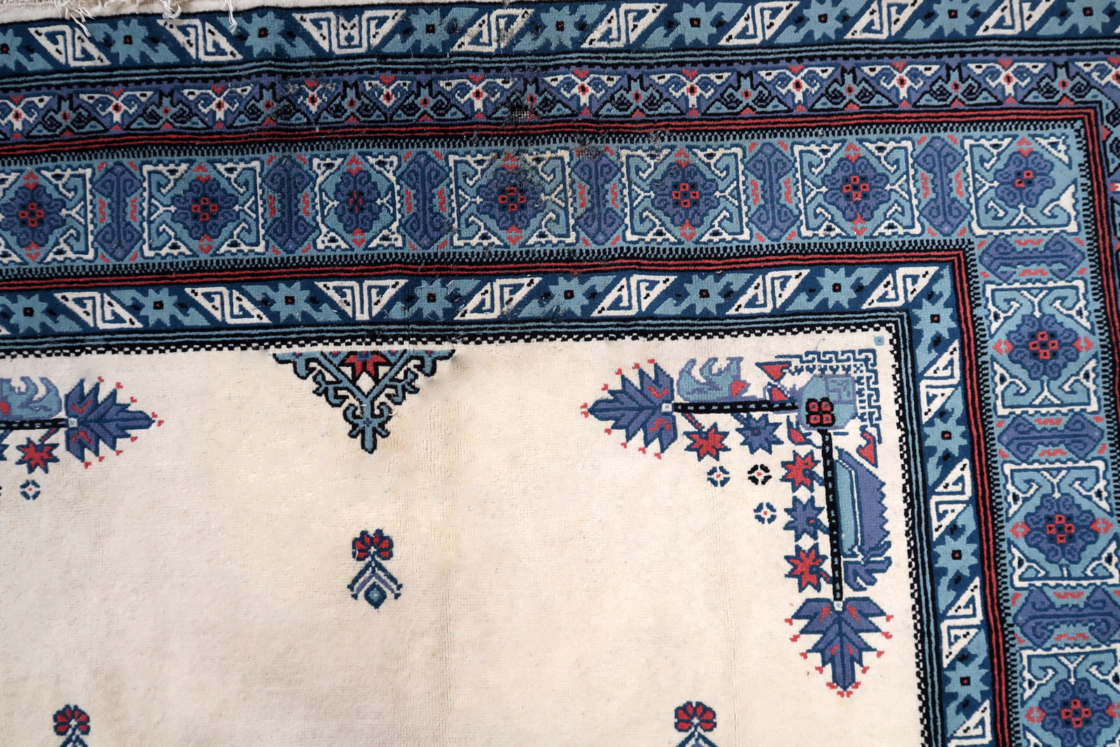 Handmade vintage Tunisian Berber rug 1970s