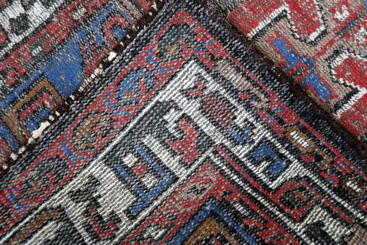 Handmade vintage Persian Hamadan rug in geometric design with large medallion. The rug is from the end of 20th century in distressed condition.