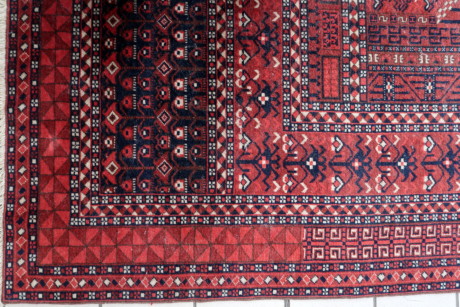 Handmade vintage Turkmen Hachli rug 1690s