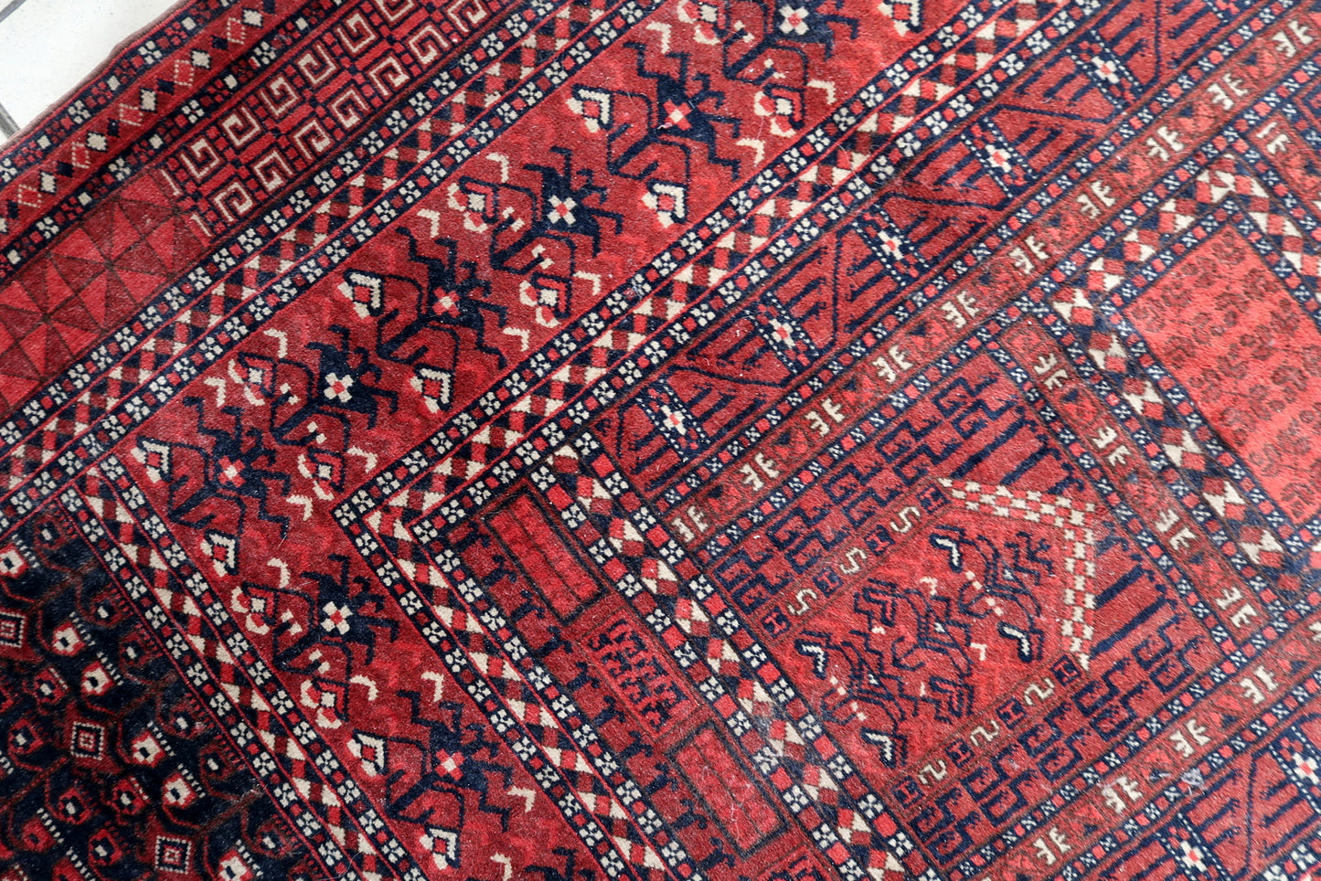 Handmade vintage Turkmen Hachli rug 1690s