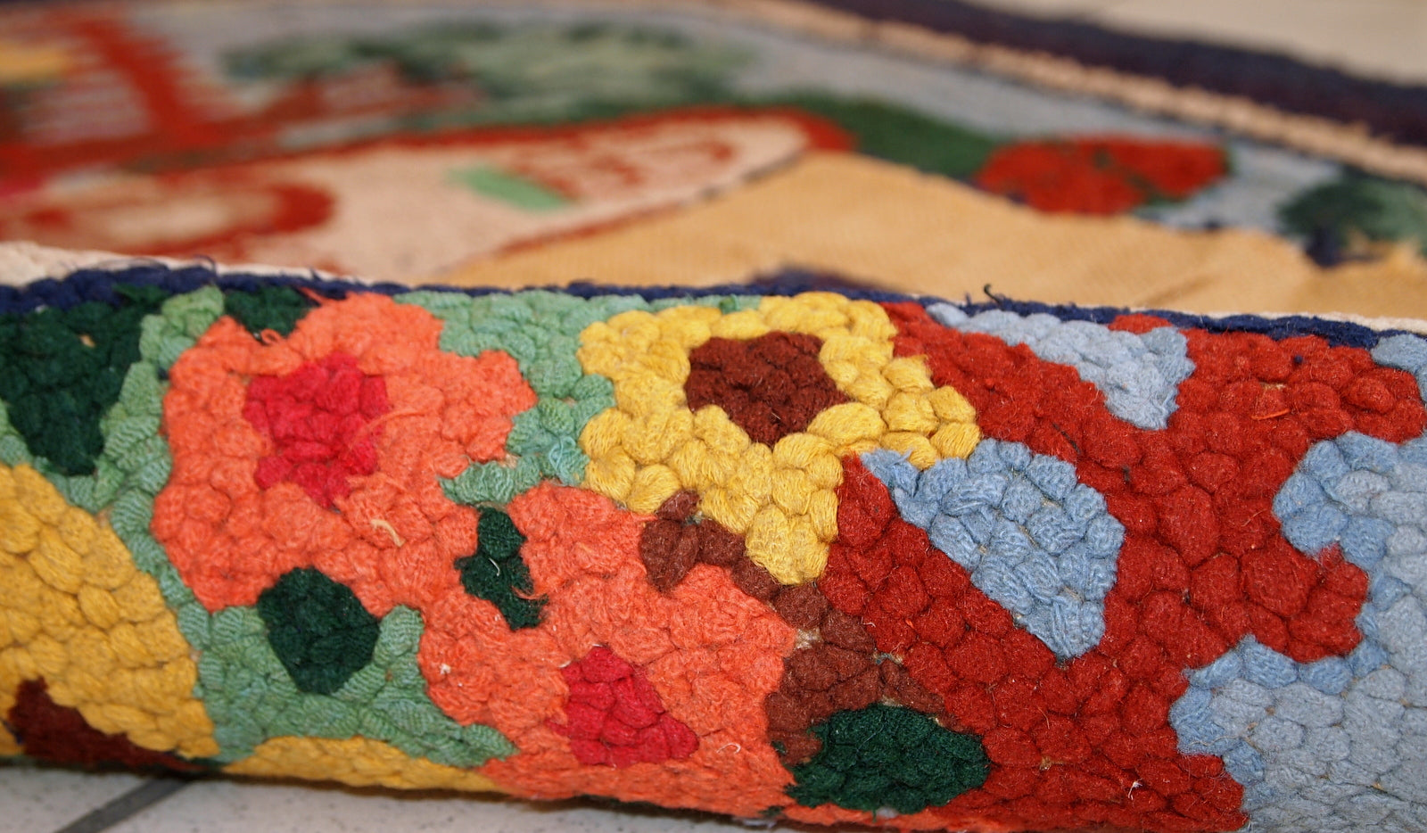 Close-up of the yellow elements in the rug's composition.