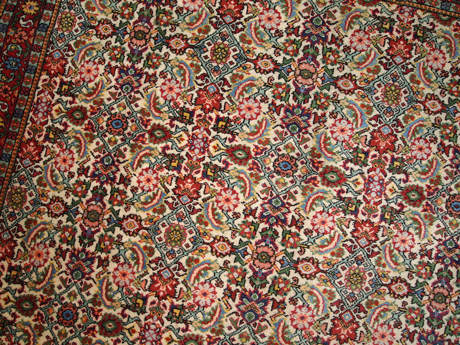 Detailed shot of Indian Mahal rug measuring 6.4' x 10
