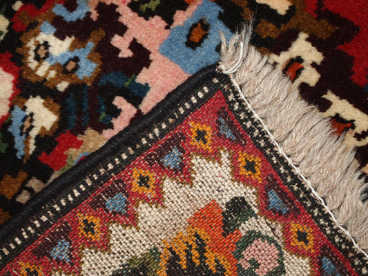 Handmade vintage Persian Bakhtiari rug 3.7' x 4.9' (114cm x 152cm) 1970s - 1C315 - One Royal Art