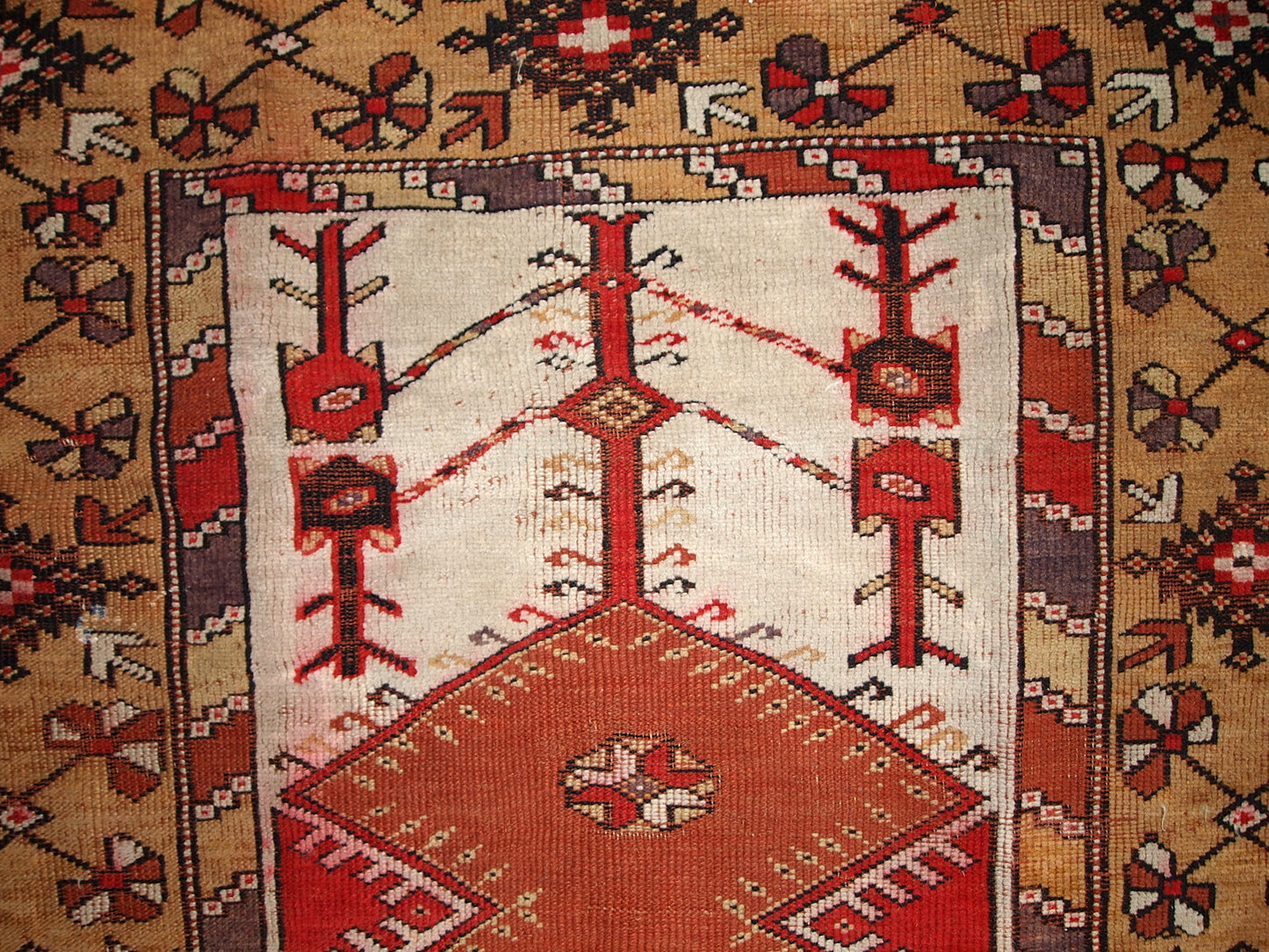 Handmade antique prayer Turkish Melas rug 4' x 6.3' (123cm x 192cm) 1920s - 1C316