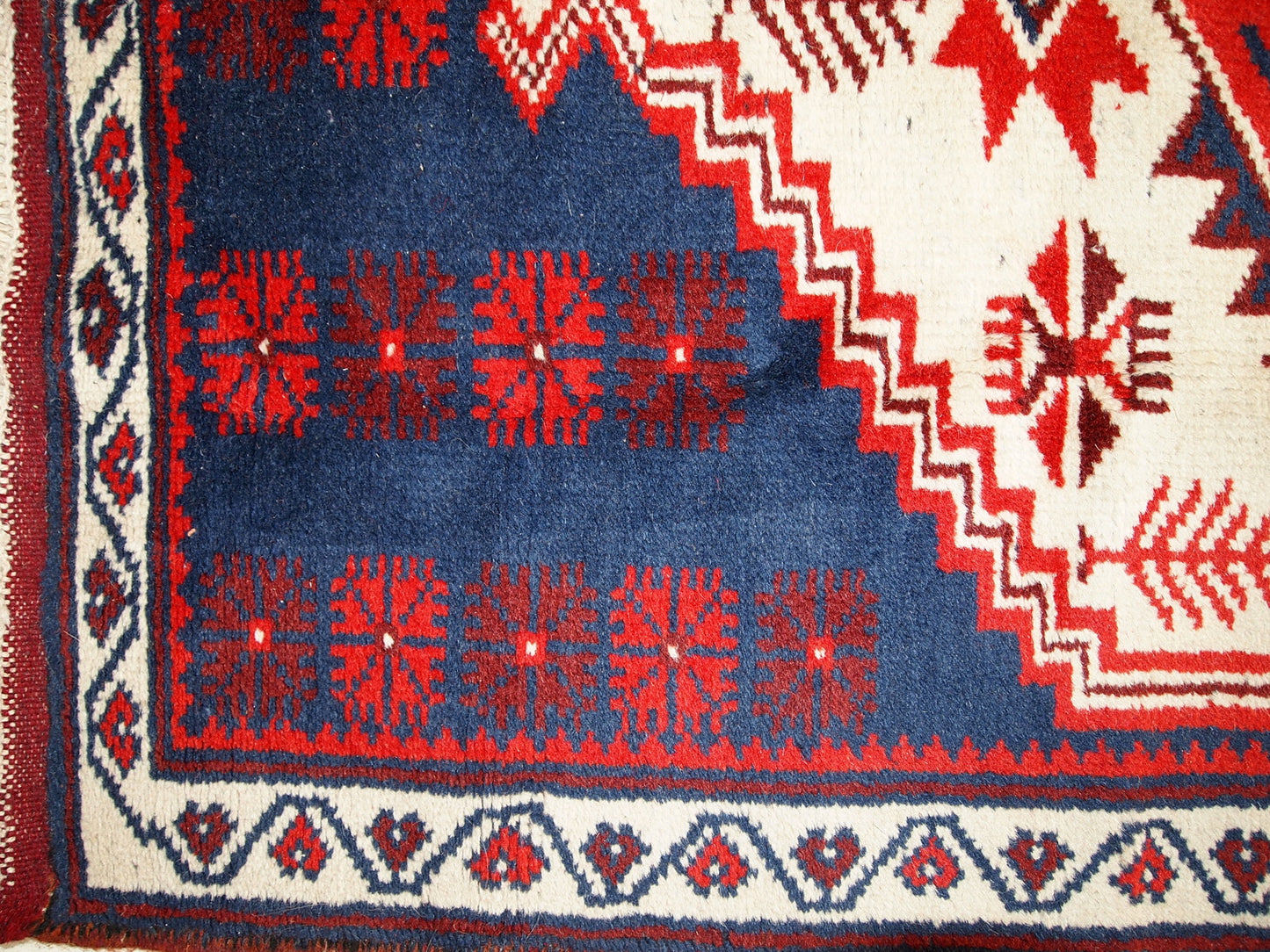 Handmade vintage Turkish Anatolian rug 2.8' x 4.7' (87cm x 145cm) 1970s - 1C325