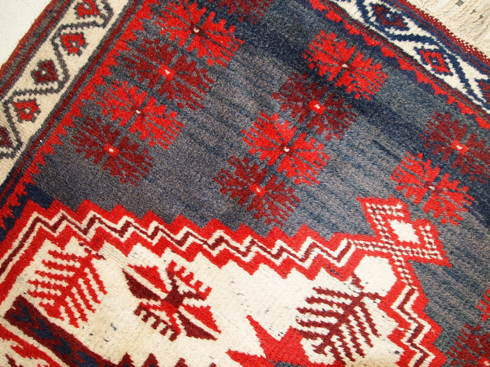 Handmade vintage Turkish Anatolian rug 2.8' x 4.7' (87cm x 145cm) 1970s - 1C325 - One Royal Art