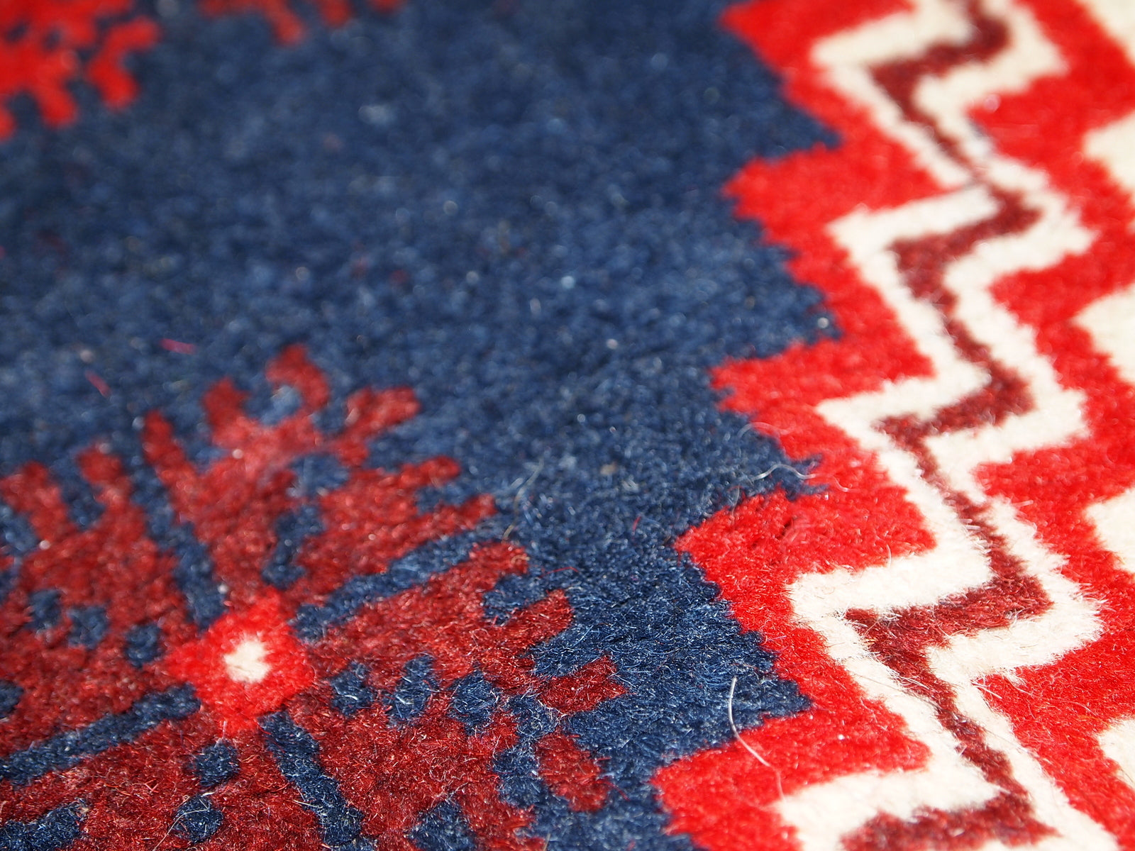 Handmade vintage Turkish Anatolian rug 2.8' x 4.7' (87cm x 145cm) 1970s - 1C325 - One Royal Art