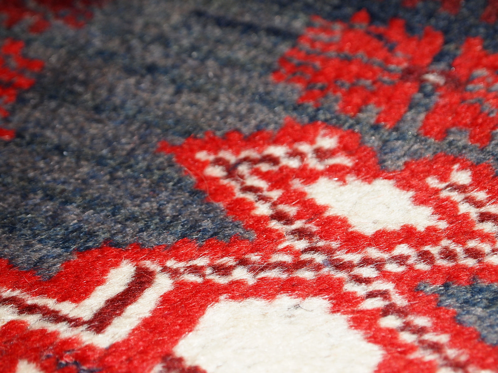 Handmade vintage Turkish Anatolian rug 2.8' x 4.7' (87cm x 145cm) 1970s - 1C325 - One Royal Art