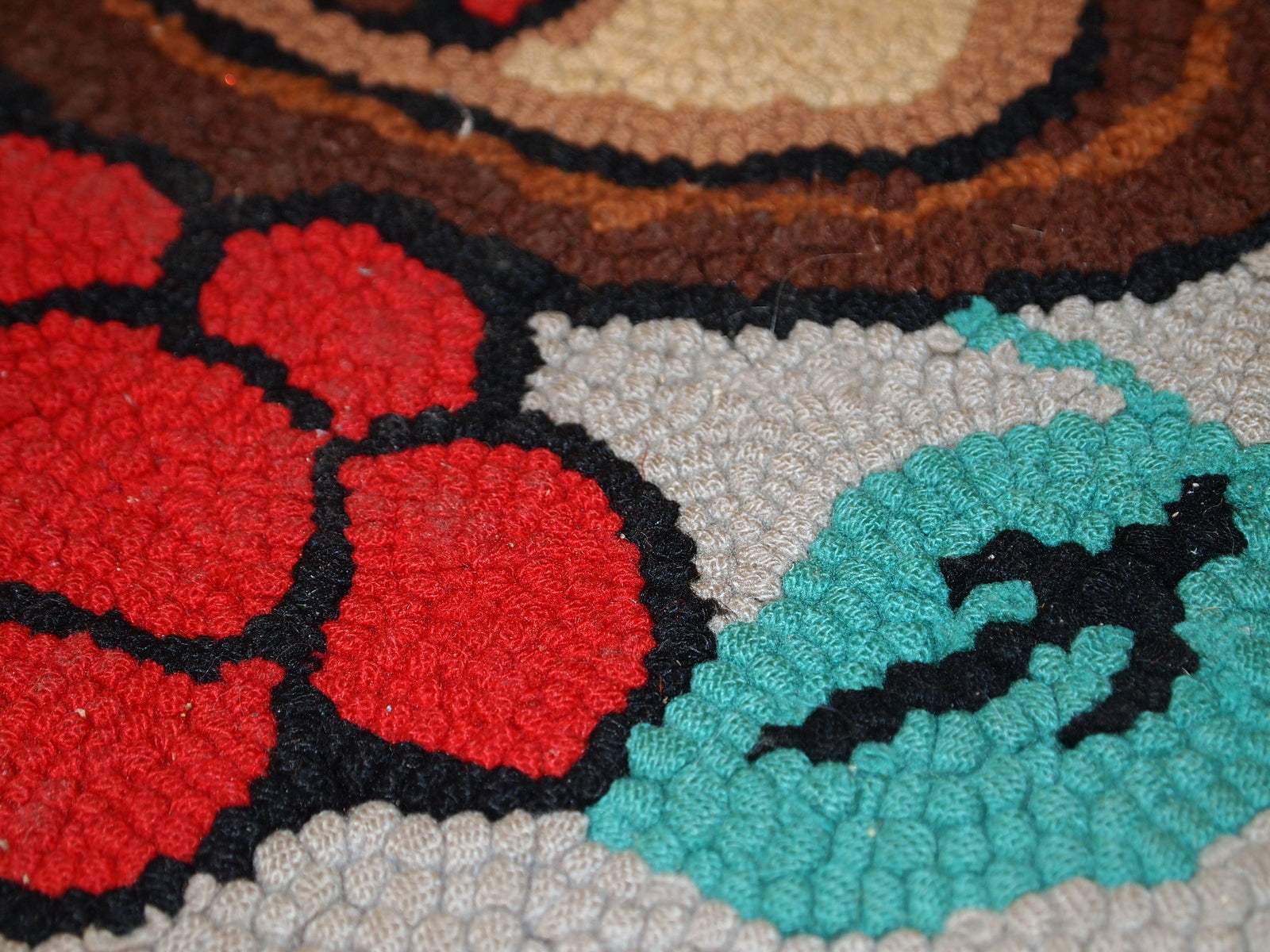 Handmade antique American Hooked rug 2,2' x 4,4' (67cm x 135cm) 1930s - 1C341 - One Royal Art
