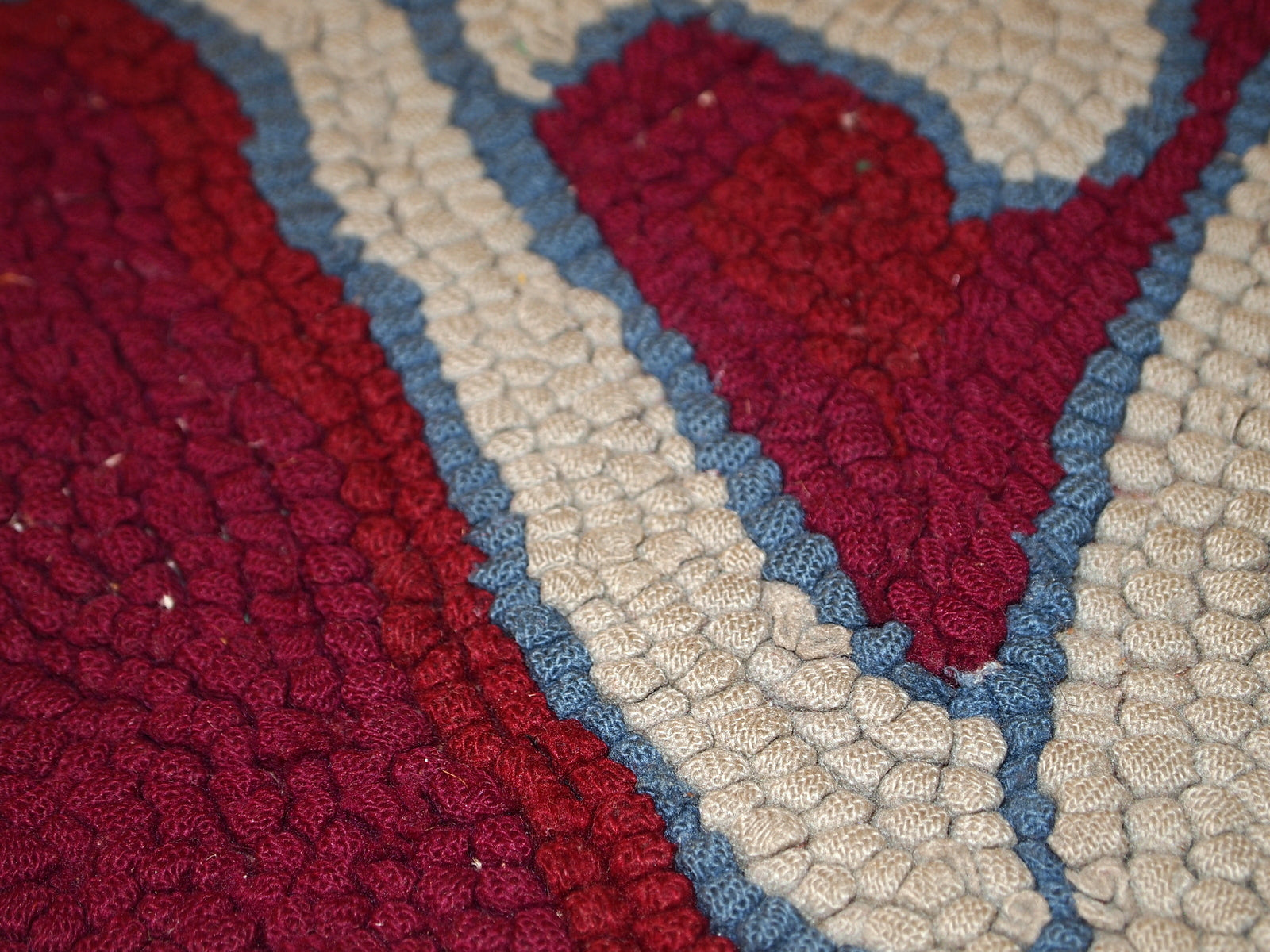 Handmade antique American Hooked rug 2,2' x 4,4' (67cm x 135cm) 1930s - 1C341 - One Royal Art
